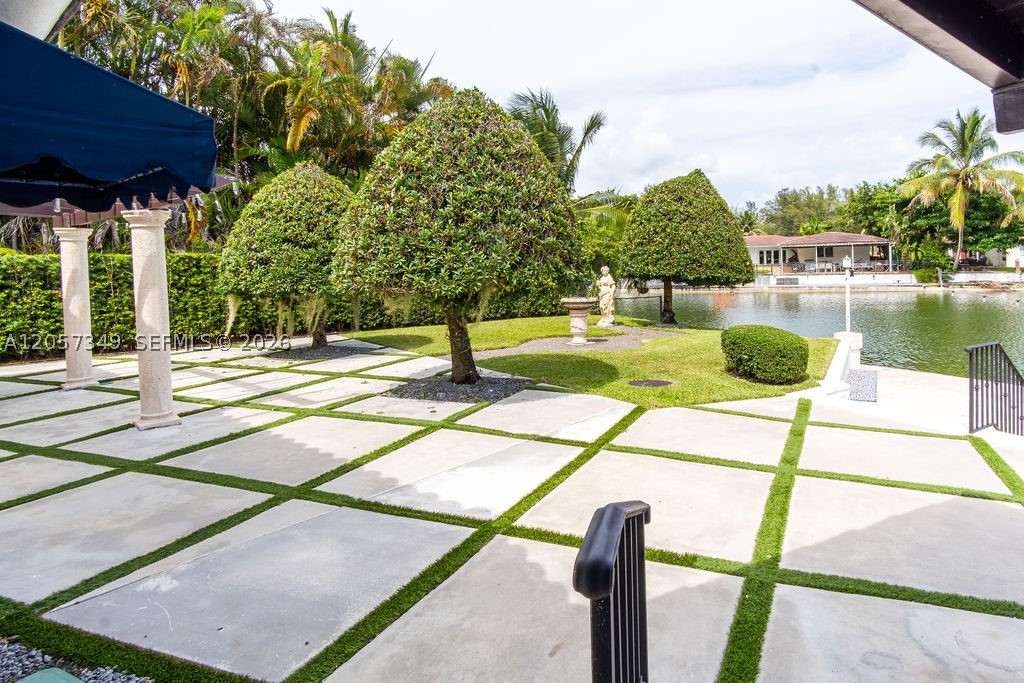 5711 SW 64th Ave, South Miami FL 33143