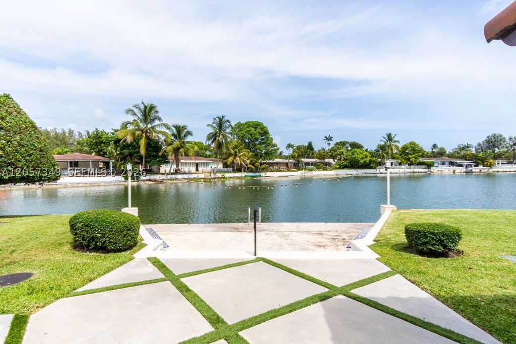 5711 SW 64th Ave, South Miami FL 33143