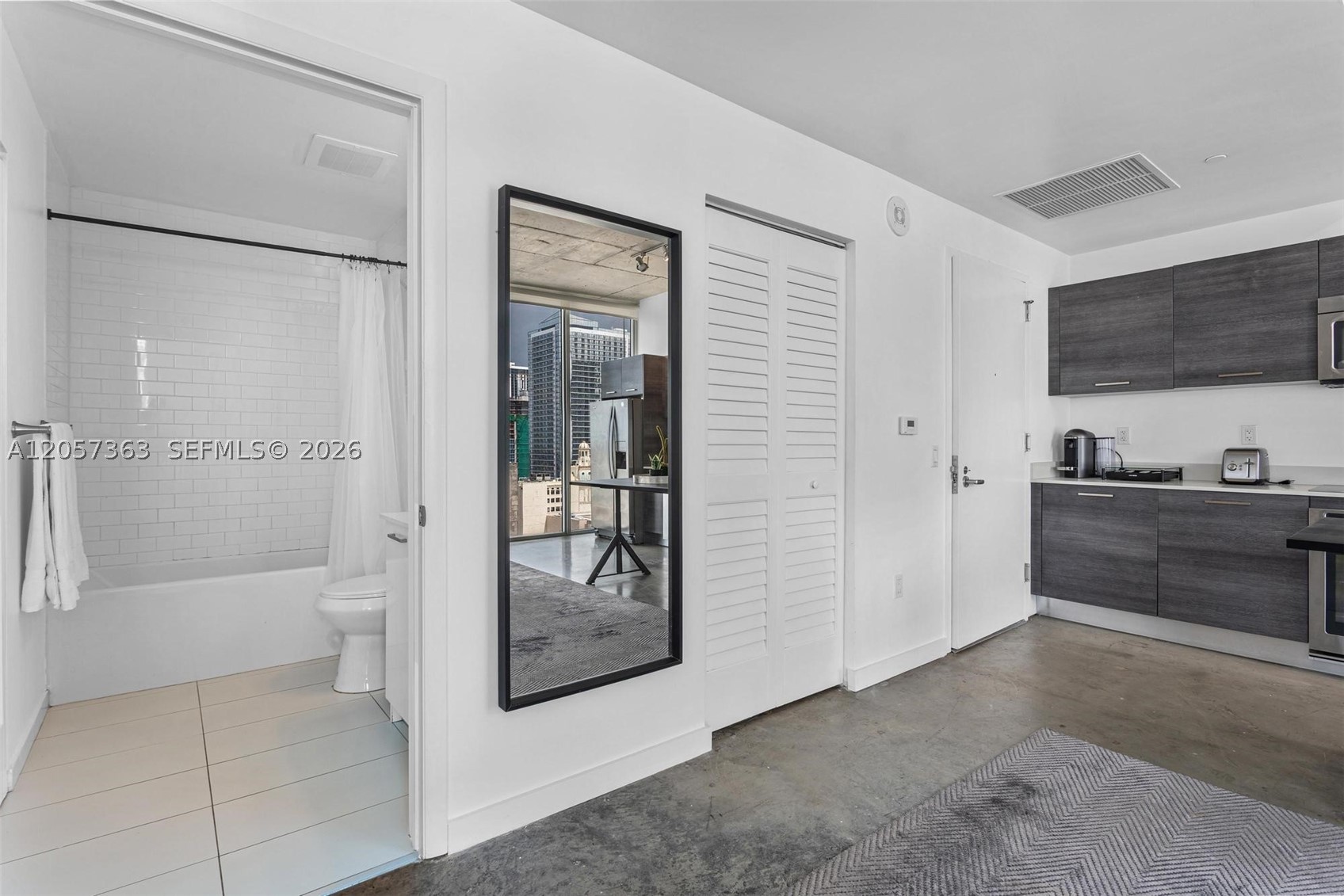 151 SE 1st St #2102, Miami FL 33131