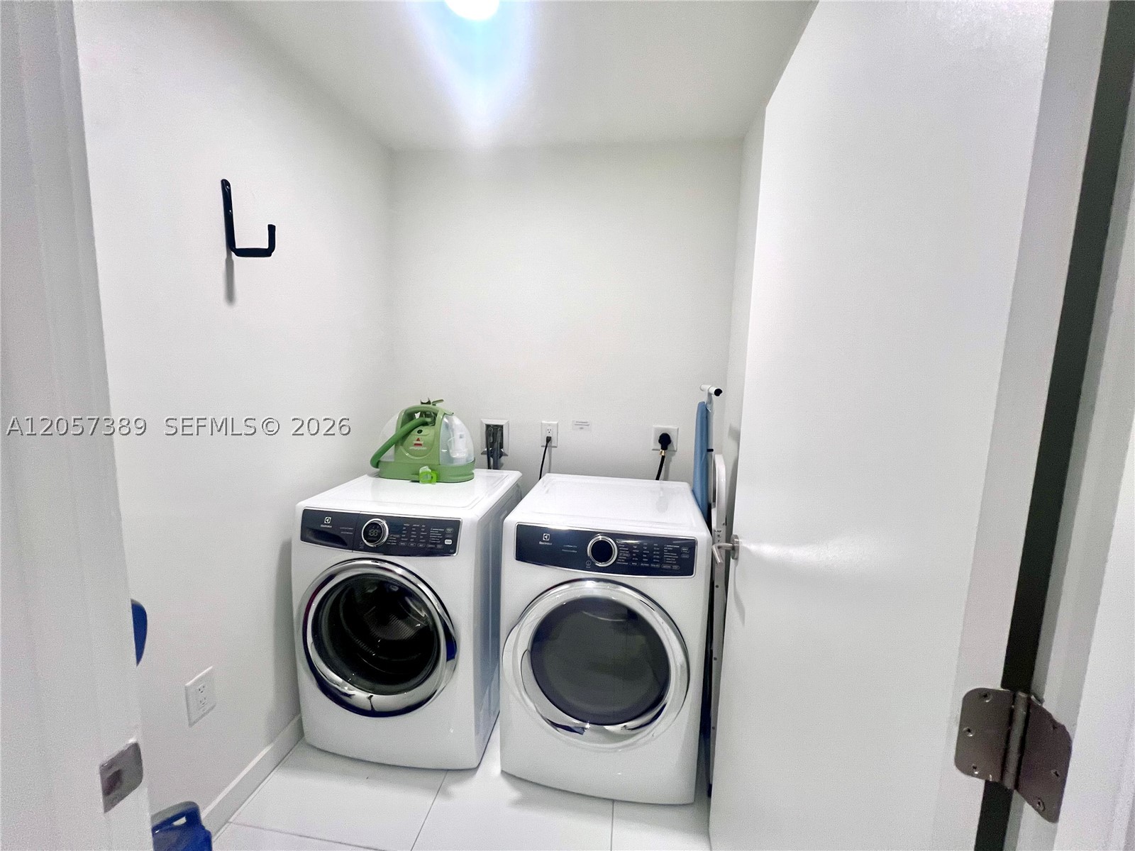 851 NE 1st Ave #1907, Miami FL 33132