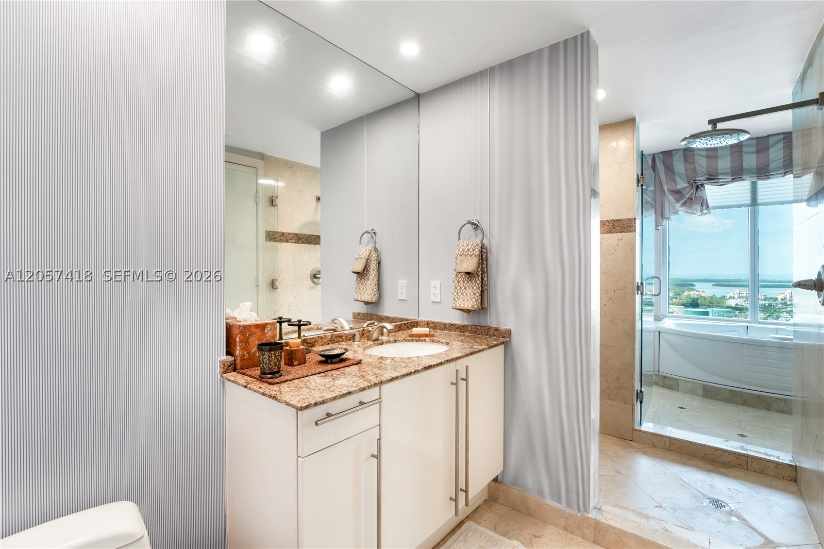 1000 S Pointe Dr #2501, Miami Beach FL 33139