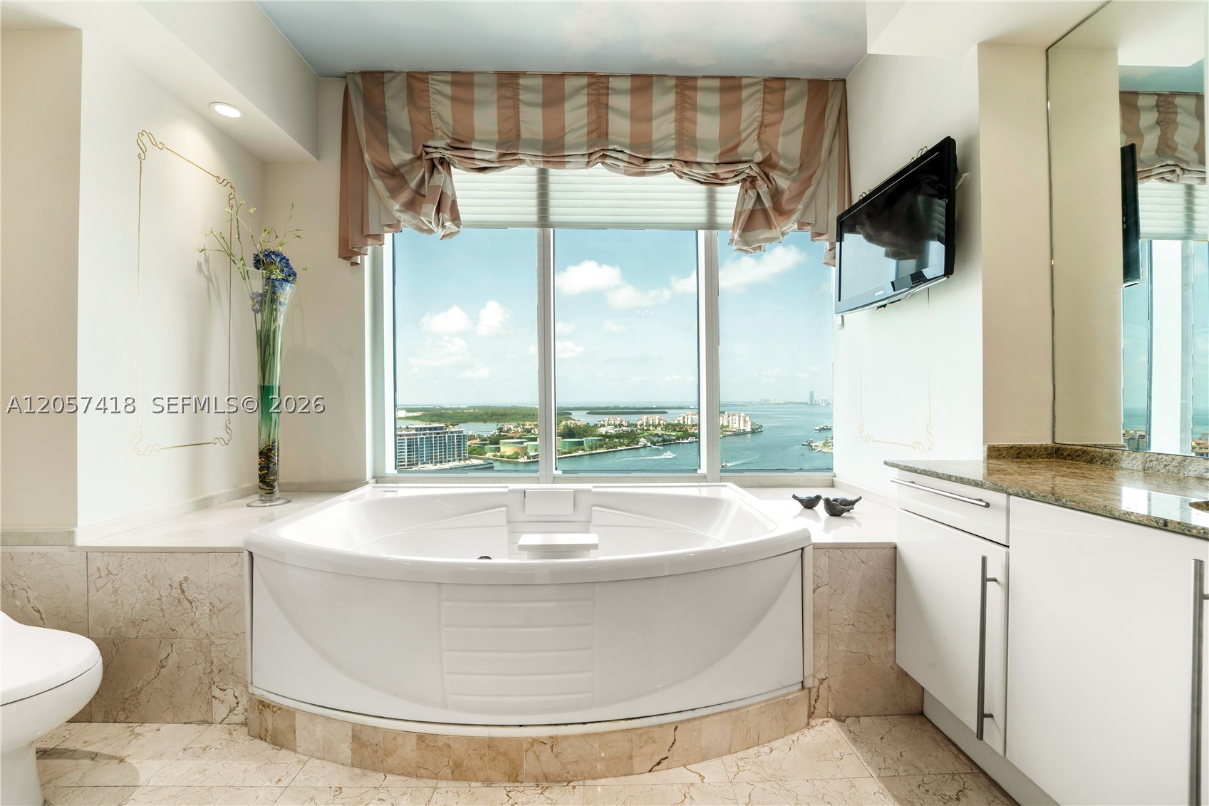 1000 S Pointe Dr #2501, Miami Beach FL 33139