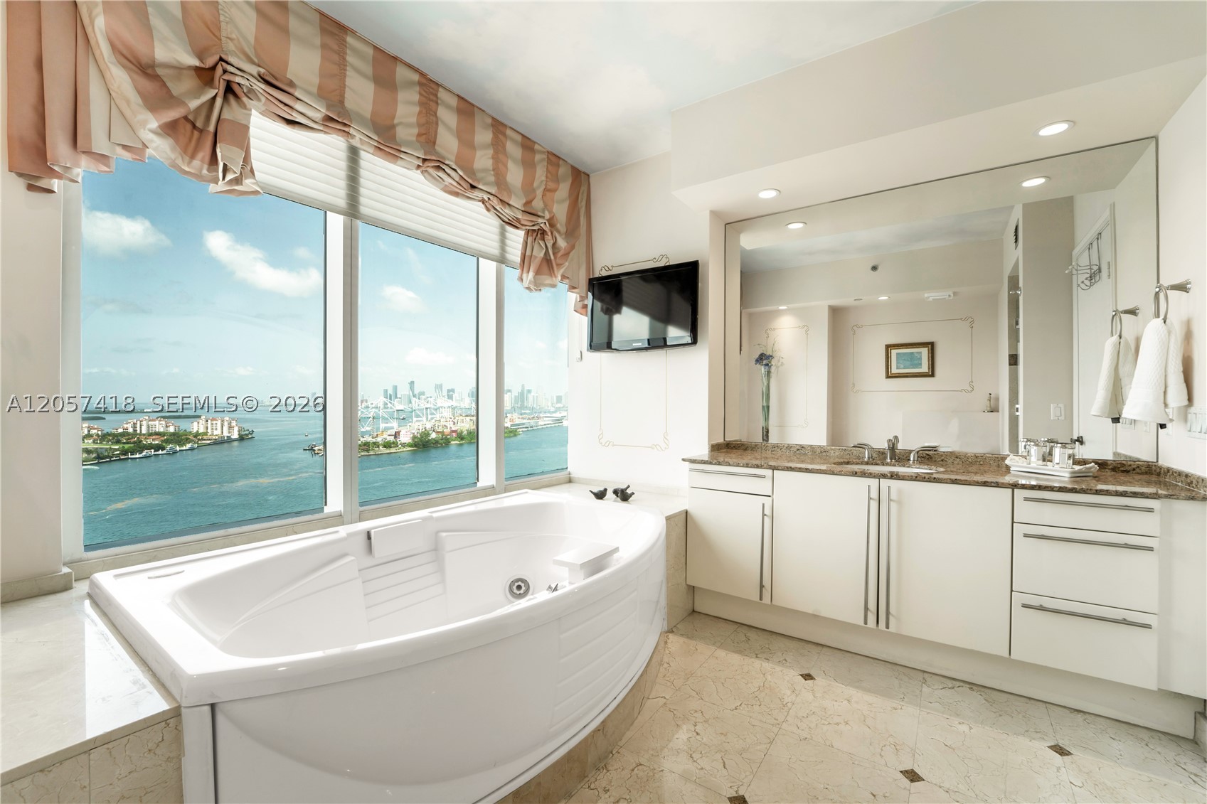 1000 S Pointe Dr #2501, Miami Beach FL 33139