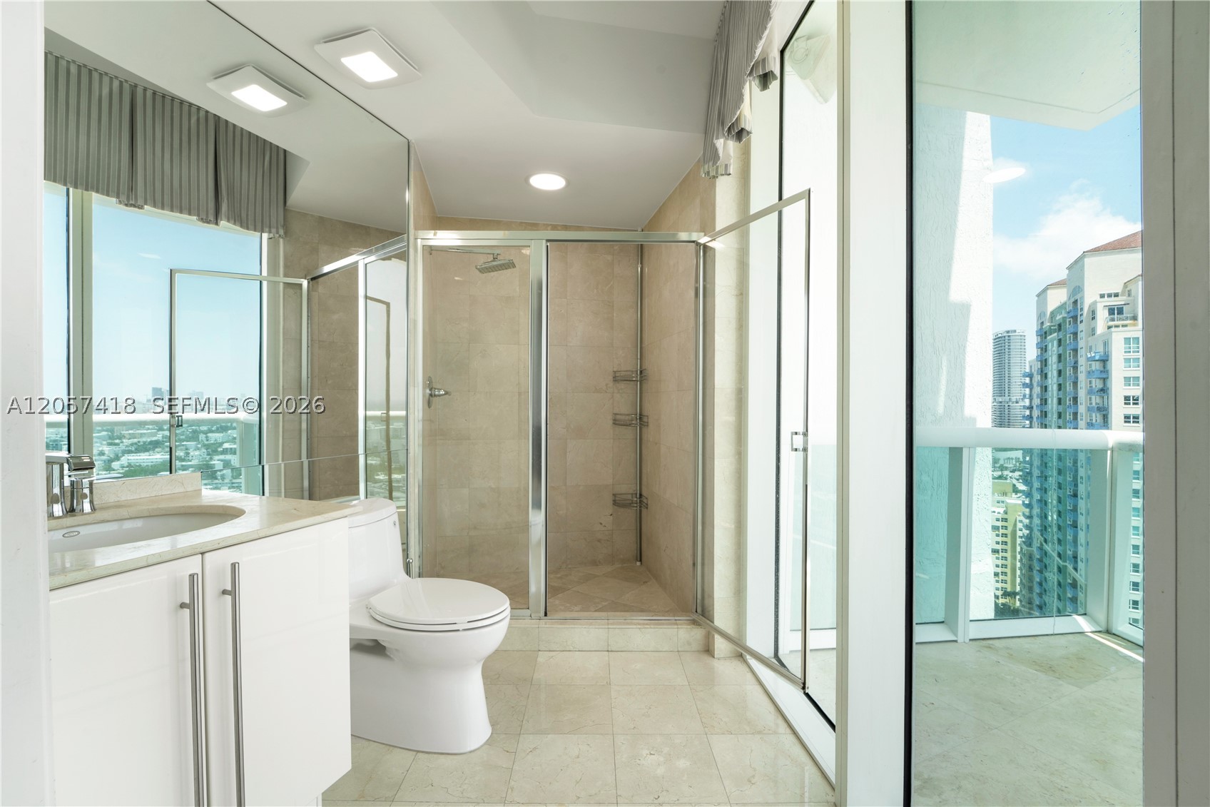 1000 S Pointe Dr #2501, Miami Beach FL 33139