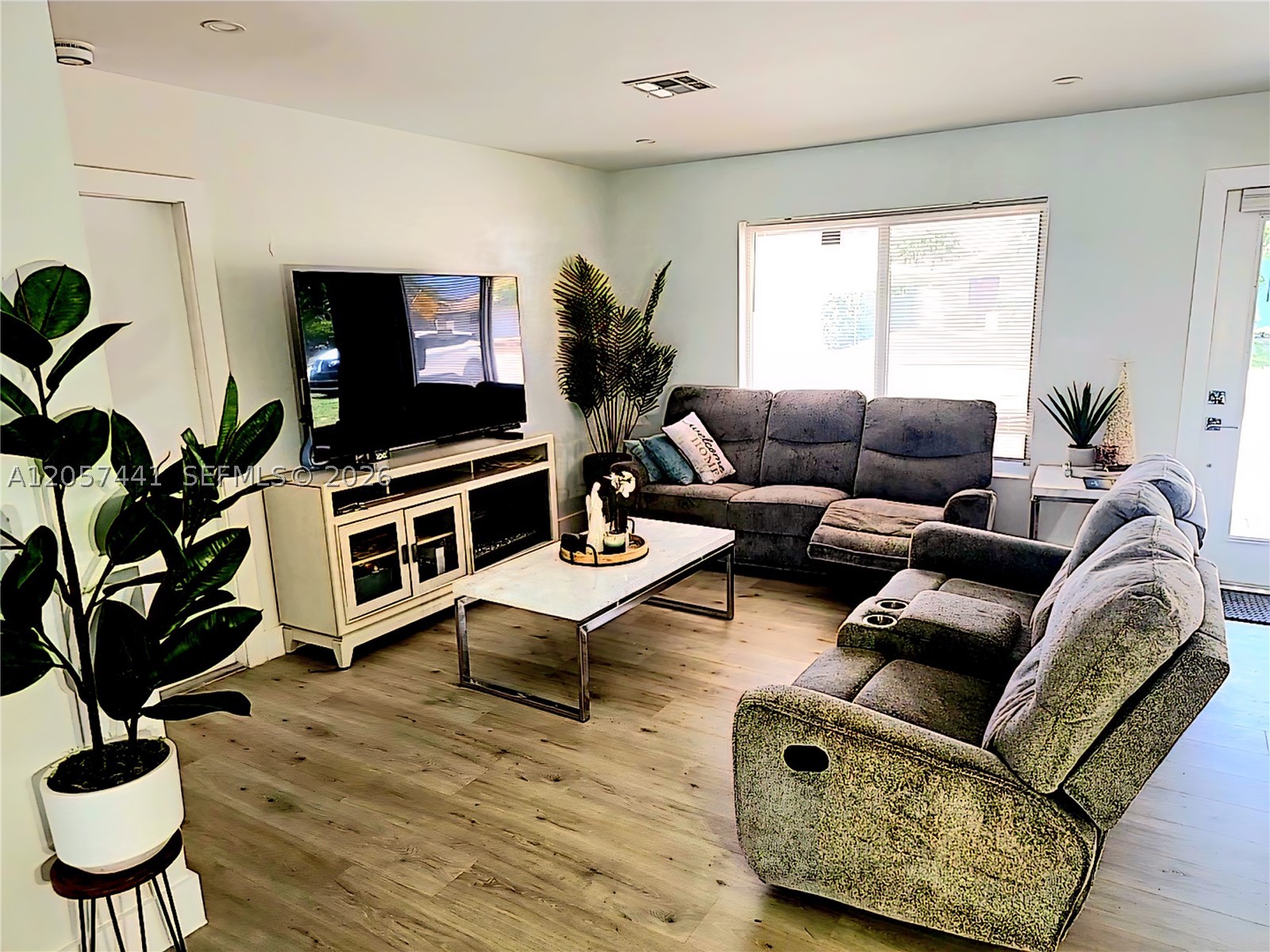 1430 NE 53rd Ct, Fort Lauderdale FL 33334