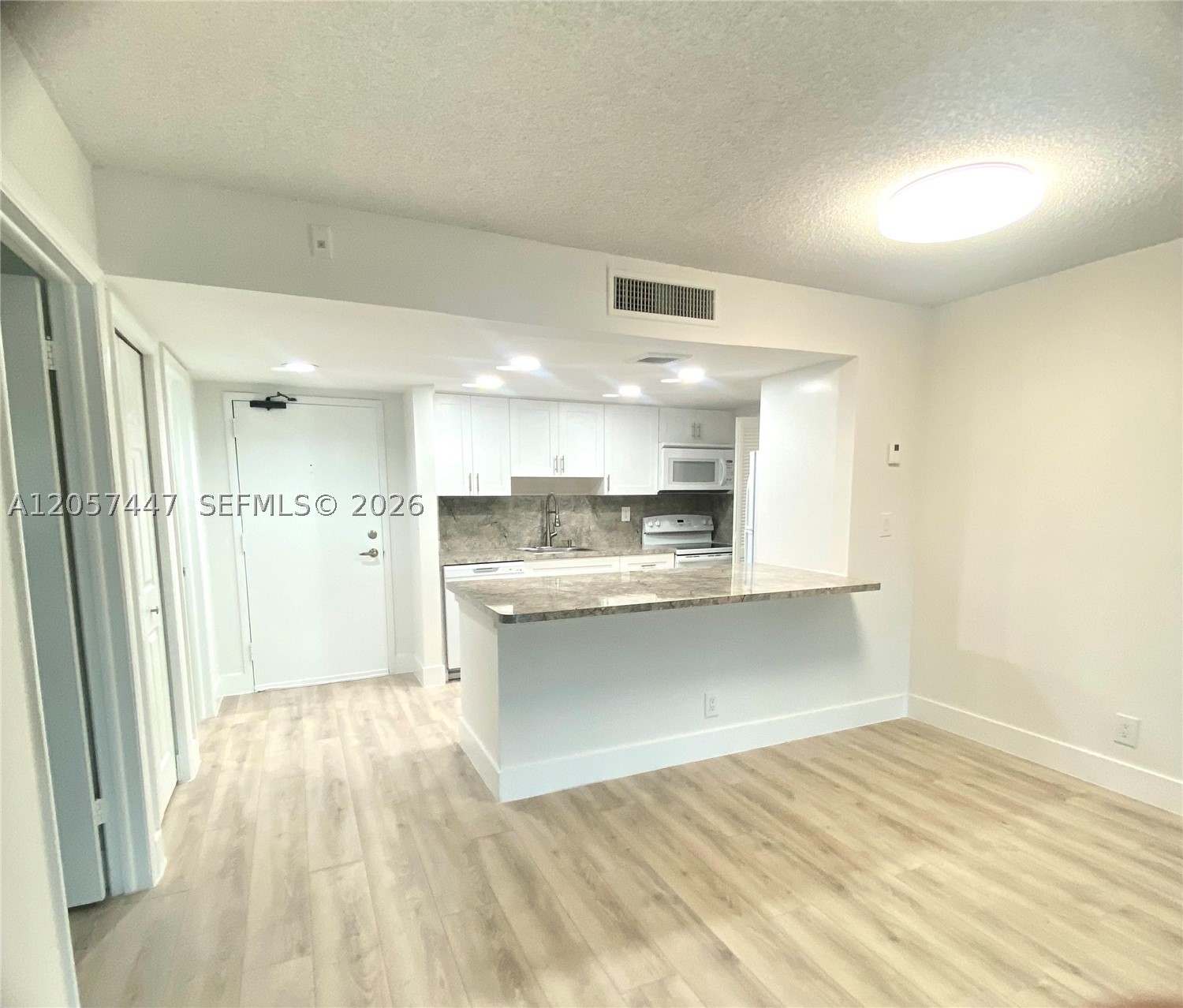 240 Lakeview Dr #303, Weston FL 33326