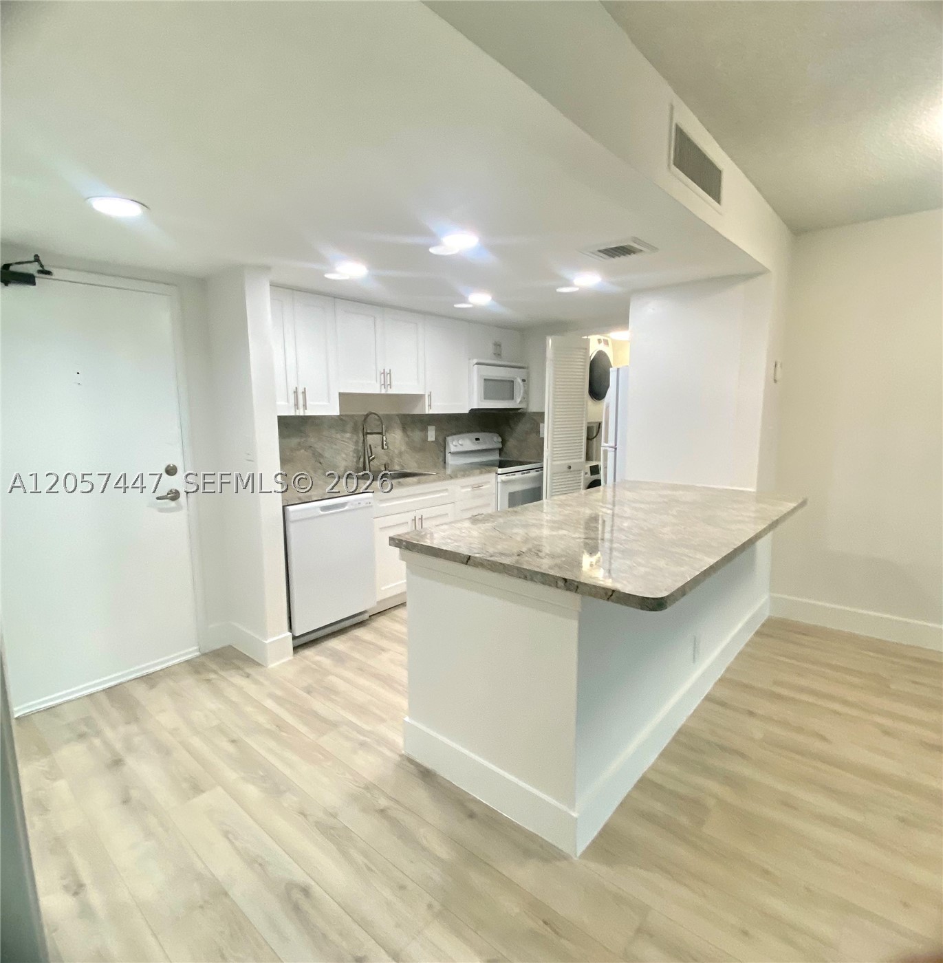 240 Lakeview Dr #303, Weston FL 33326