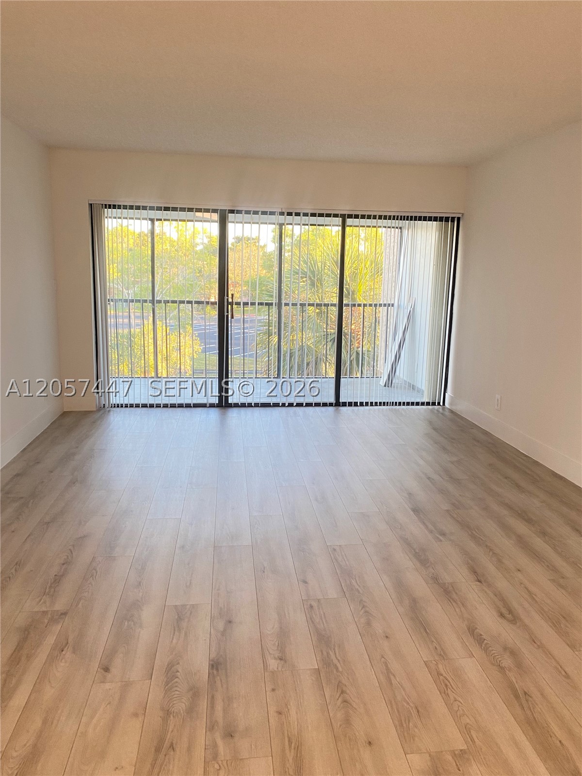 240 Lakeview Dr #303, Weston FL 33326