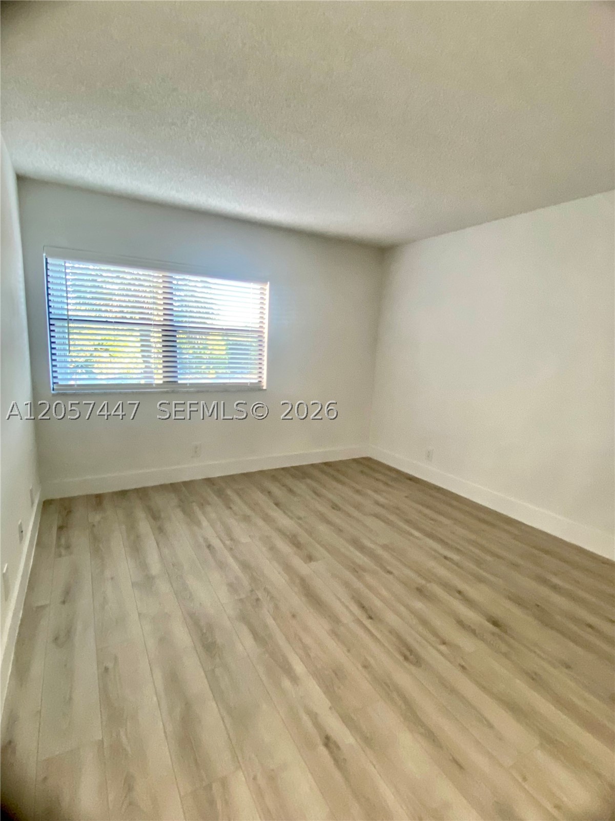240 Lakeview Dr #303, Weston FL 33326