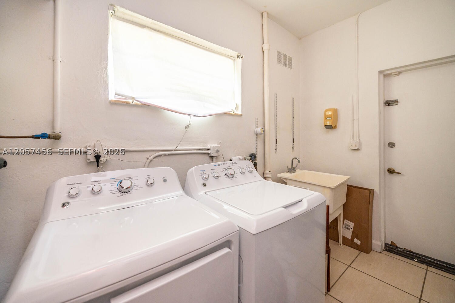 9520 E Broadview Dr, Bay Harbor Islands FL 33154