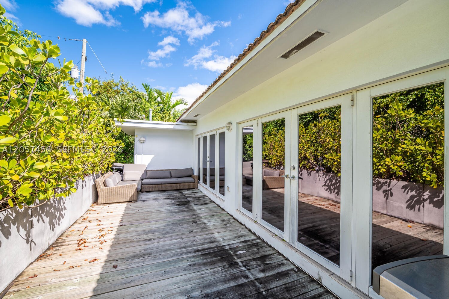 9520 E Broadview Dr, Bay Harbor Islands FL 33154