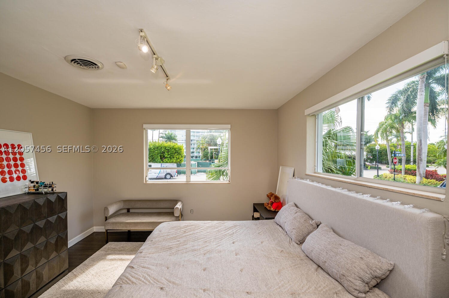 9520 E Broadview Dr, Bay Harbor Islands FL 33154