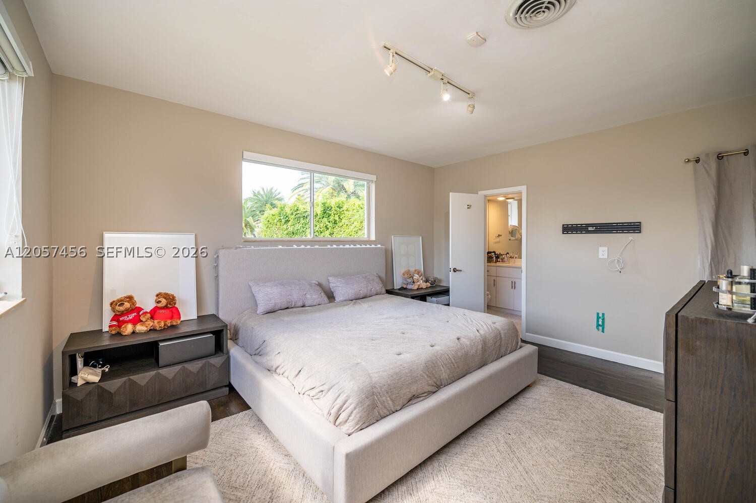 9520 E Broadview Dr, Bay Harbor Islands FL 33154