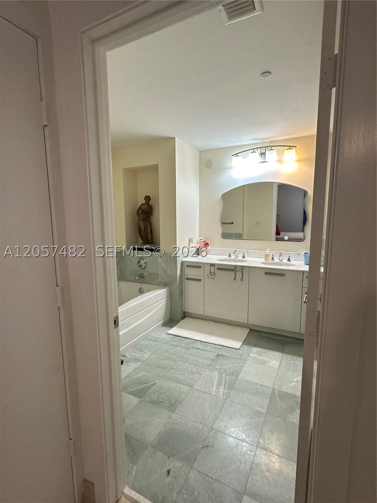 1060 E BRICKELL AV #3001, Miami FL 33131