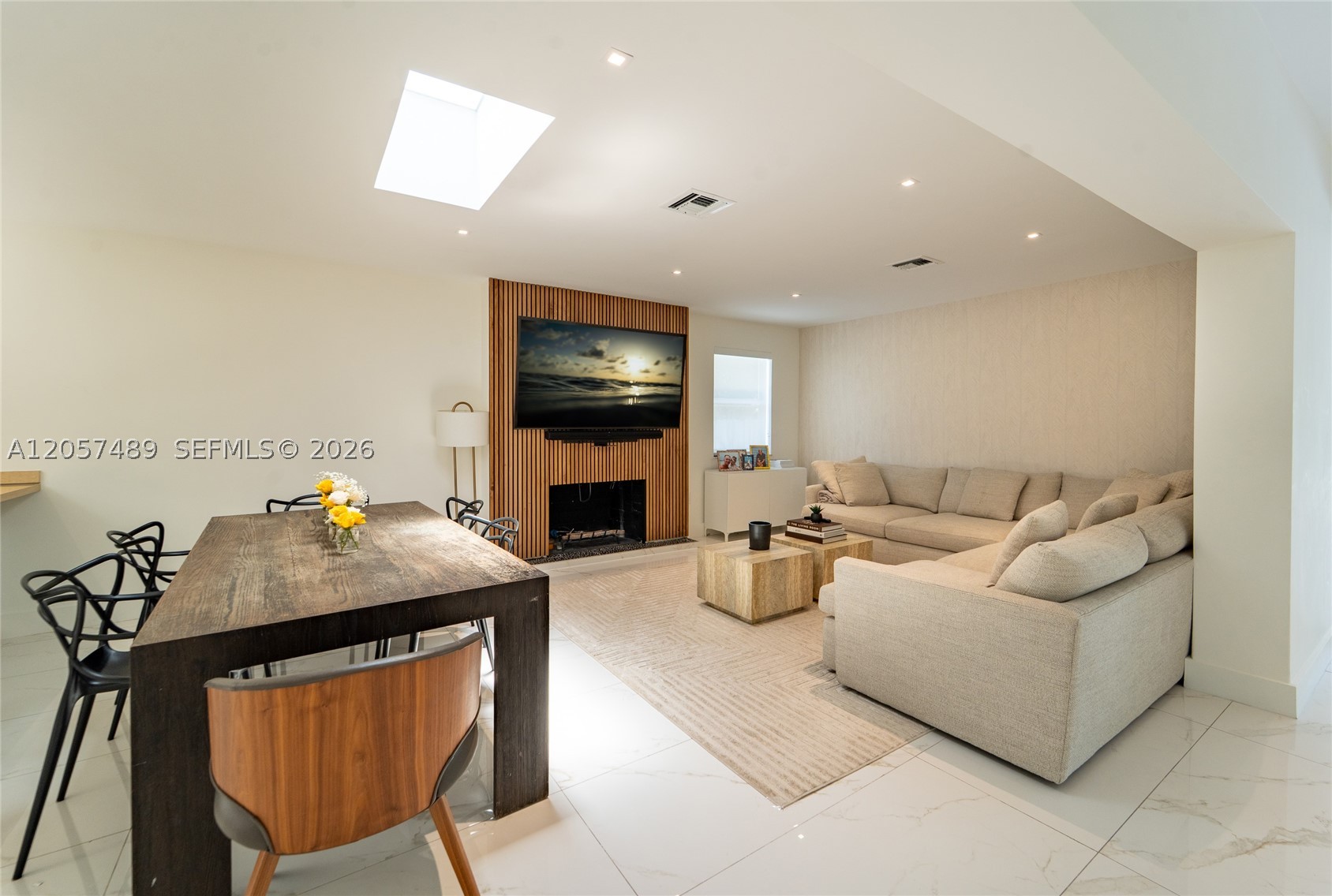 1777 Daytonia Rd, Miami Beach FL 33141