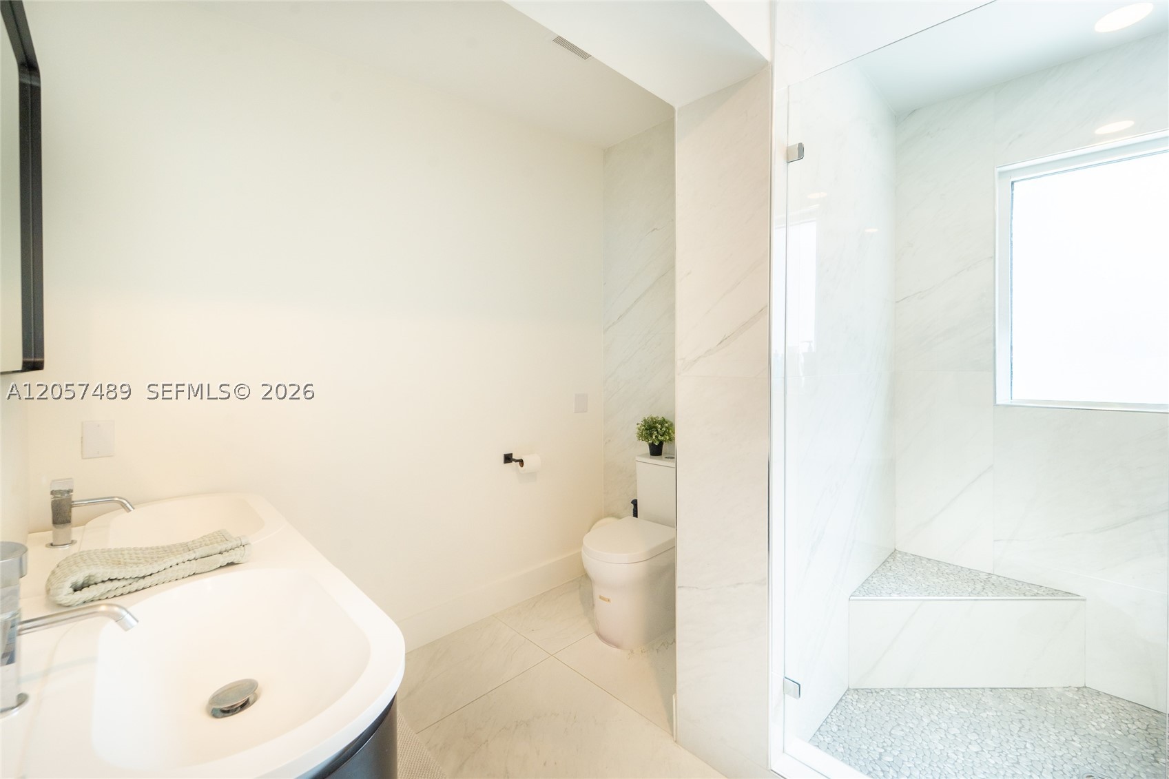 1777 Daytonia Rd, Miami Beach FL 33141
