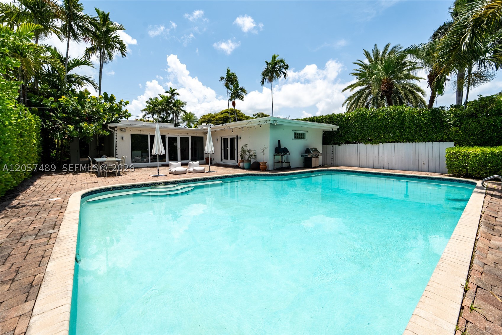 1777 Daytonia Rd, Miami Beach FL 33141