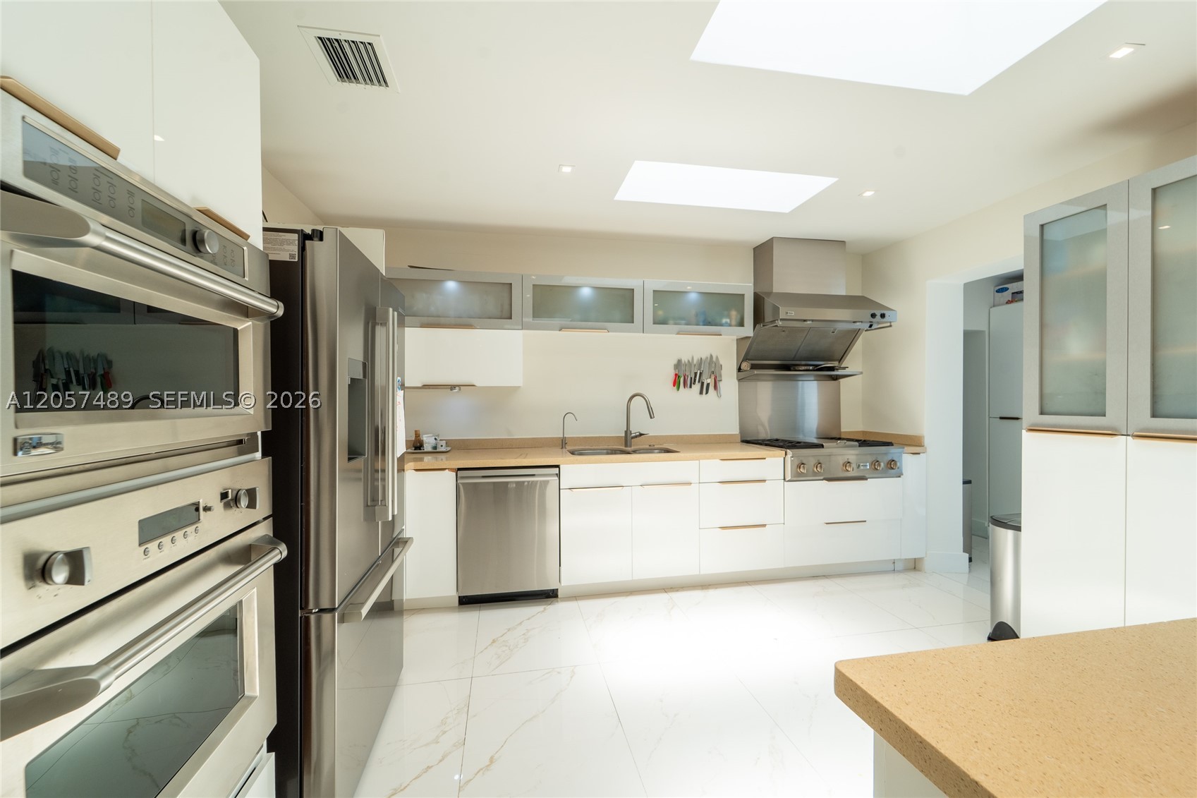 1777 Daytonia Rd, Miami Beach FL 33141