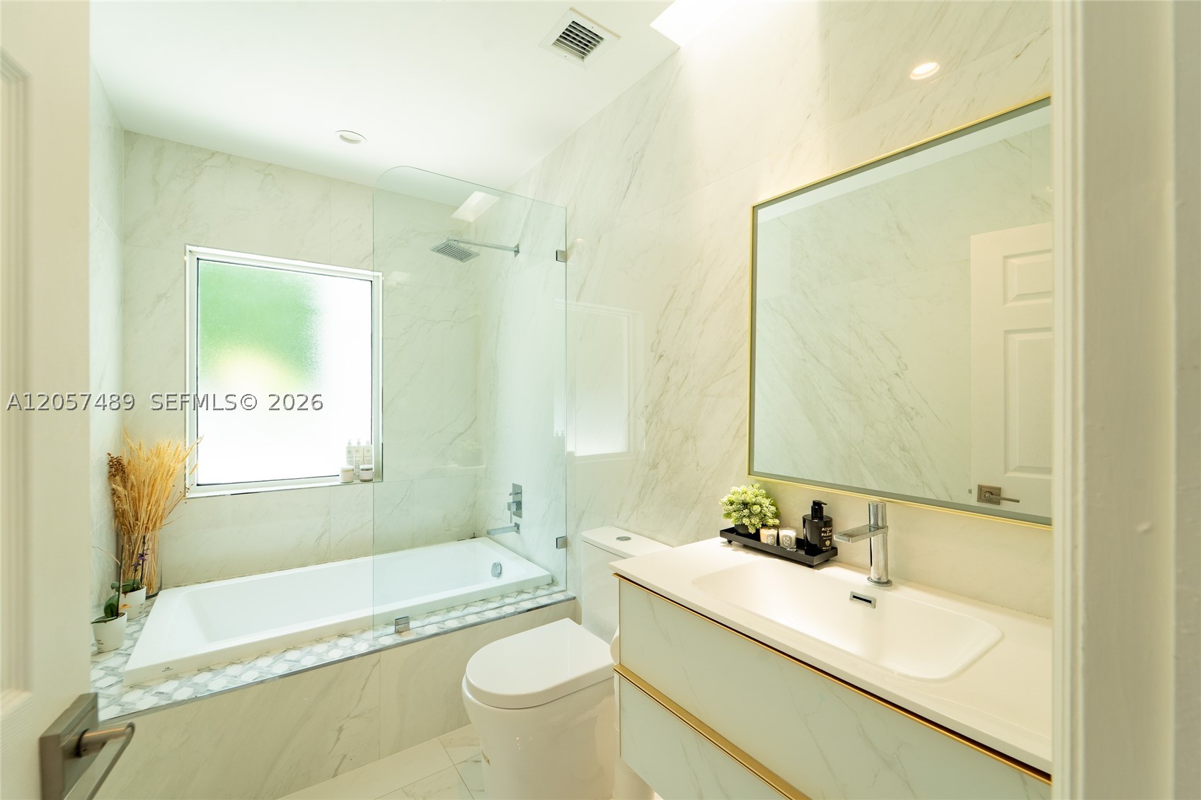 1777 Daytonia Rd, Miami Beach FL 33141