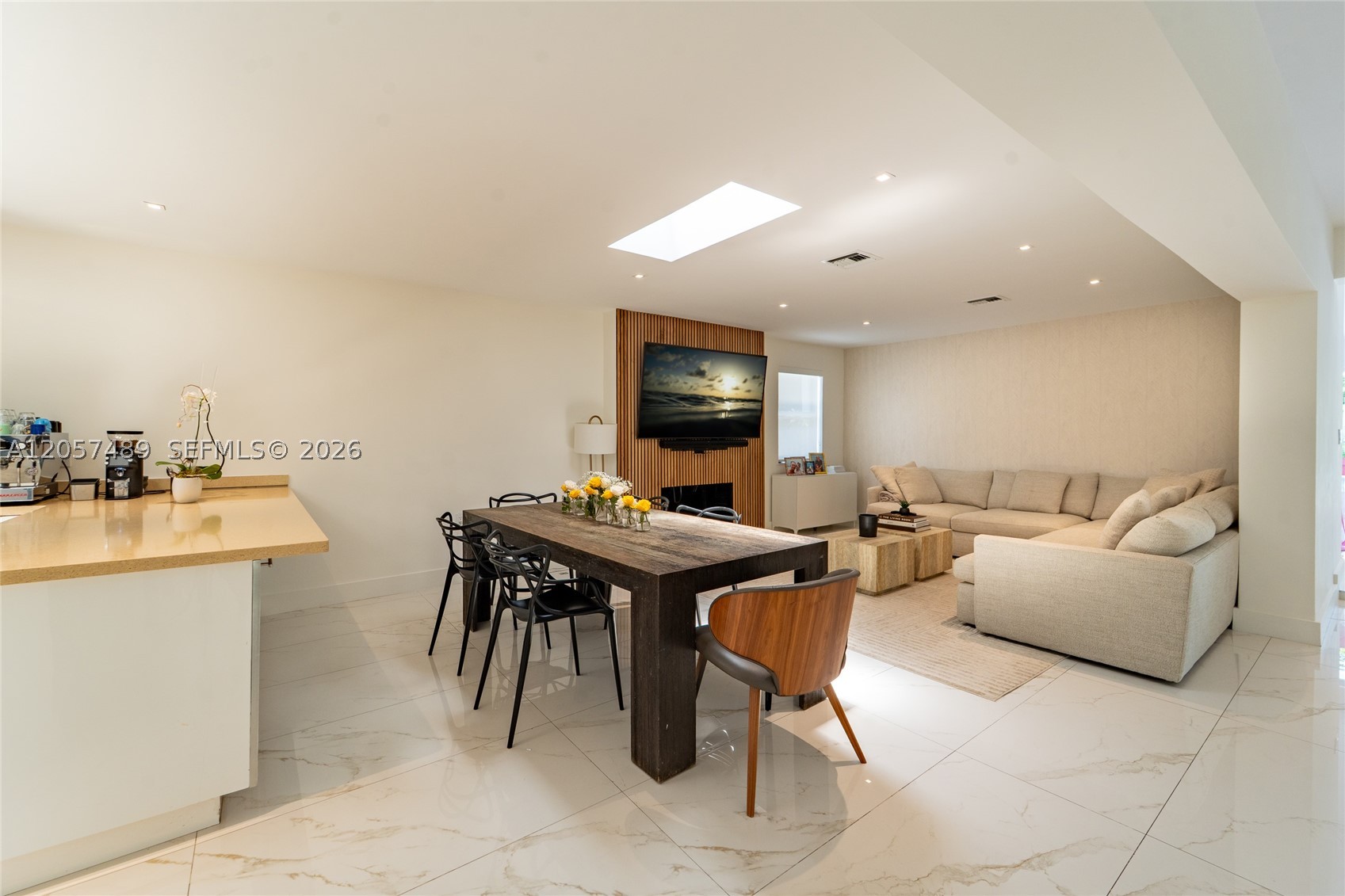 1777 Daytonia Rd, Miami Beach FL 33141