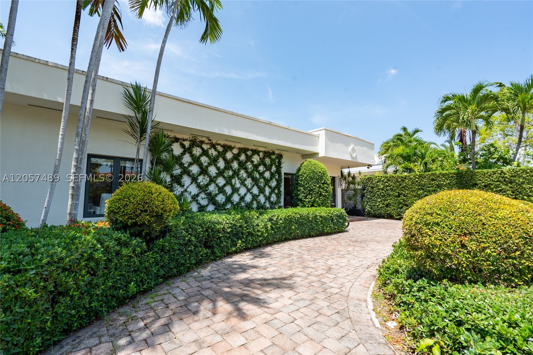 1777 Daytonia Rd, Miami Beach FL 33141