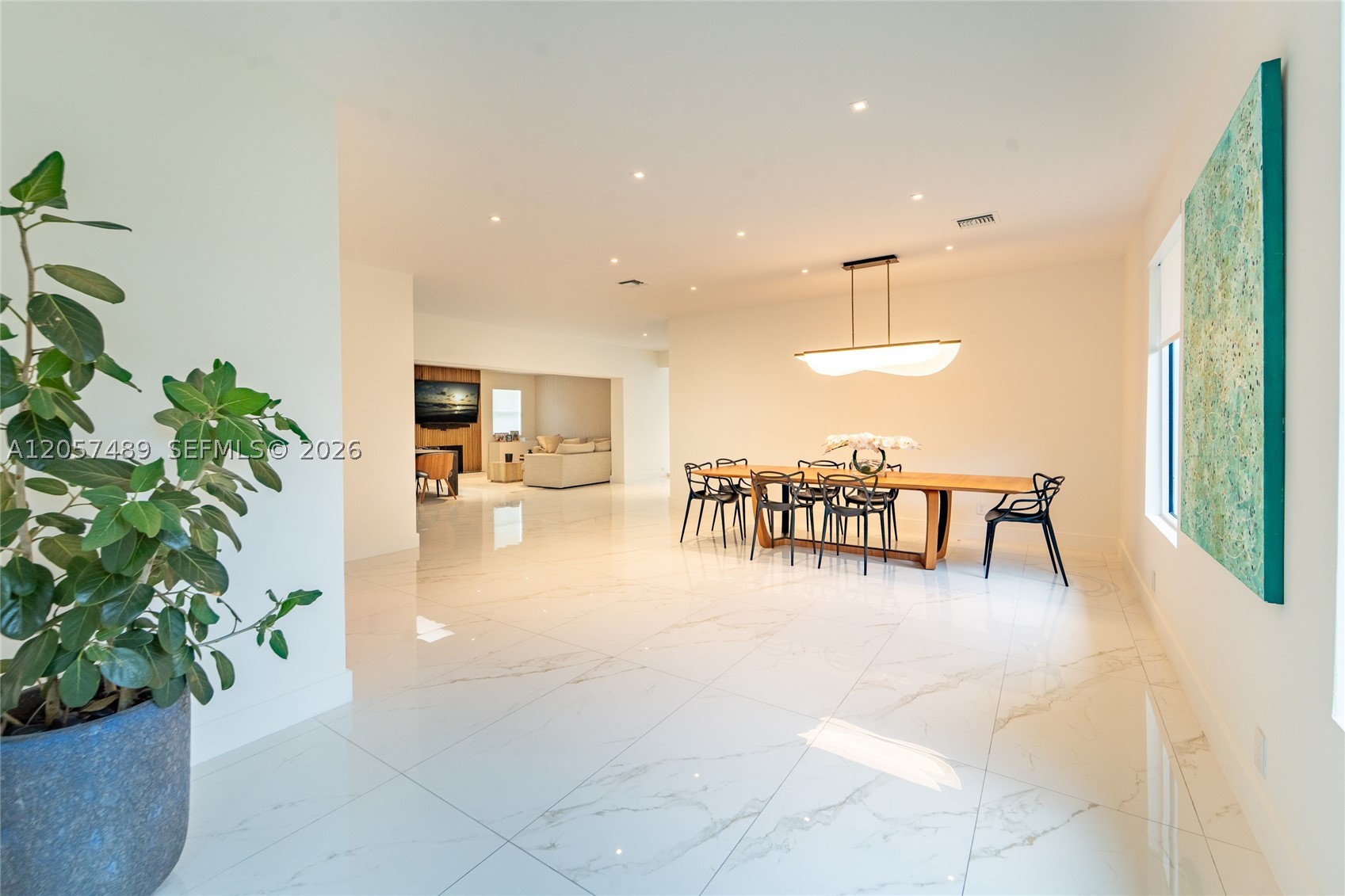 1777 Daytonia Rd, Miami Beach FL 33141