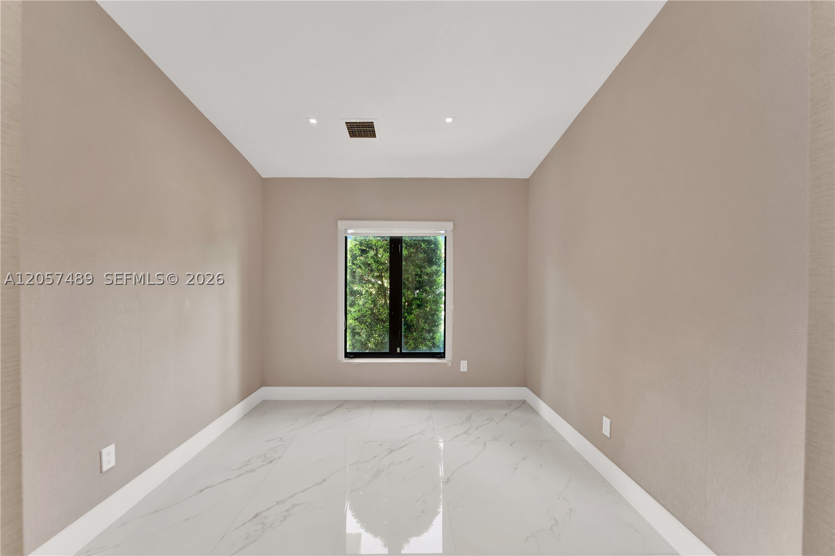 1777 Daytonia Rd, Miami Beach FL 33141