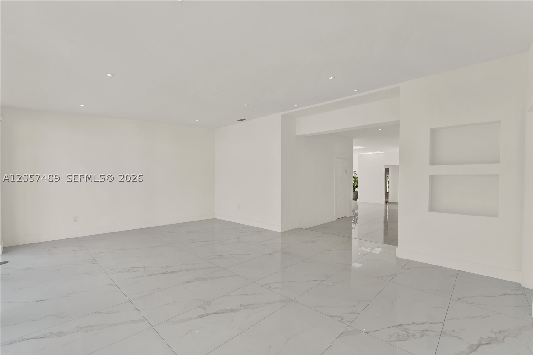 1777 Daytonia Rd, Miami Beach FL 33141
