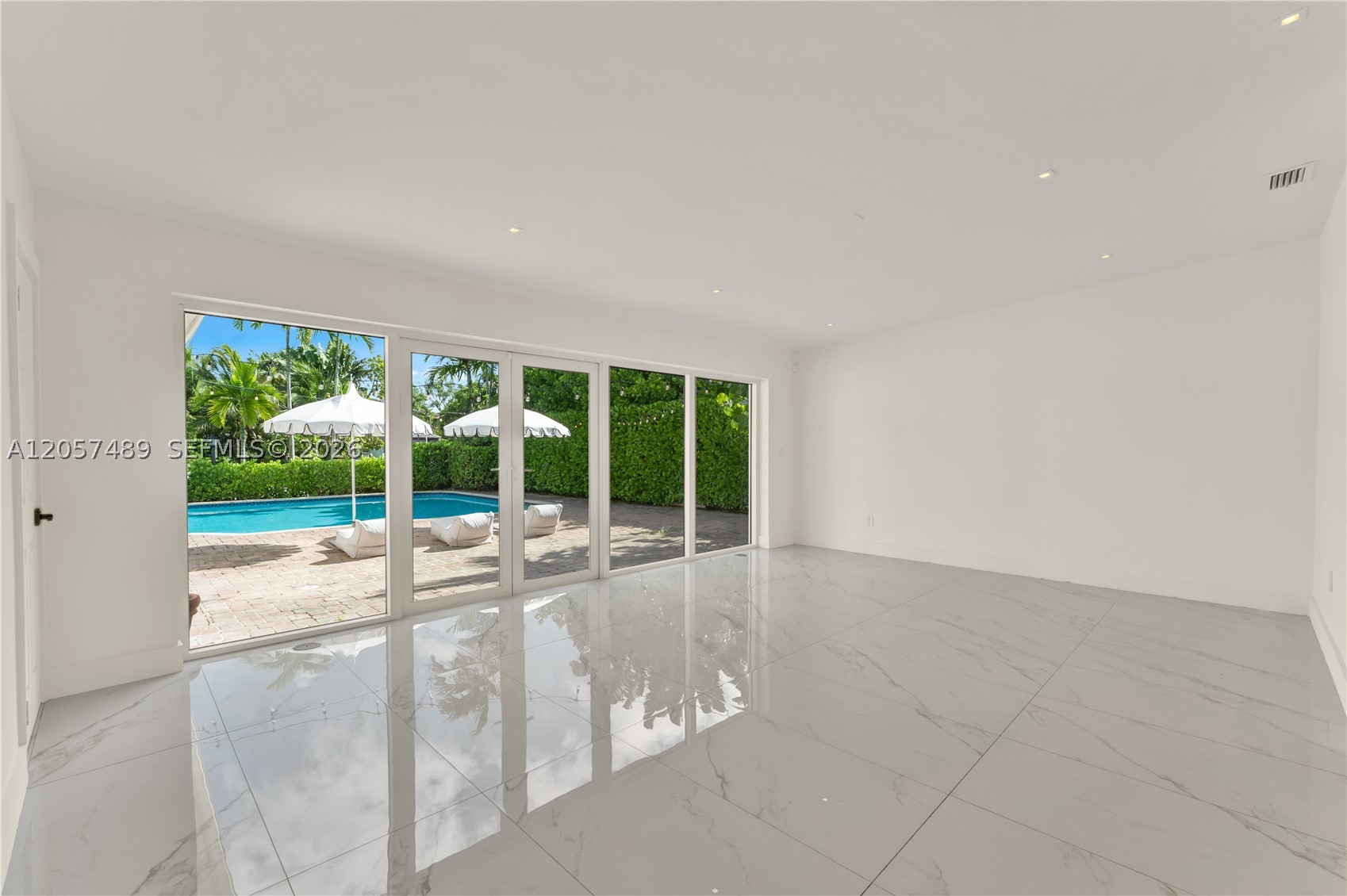 1777 Daytonia Rd, Miami Beach FL 33141