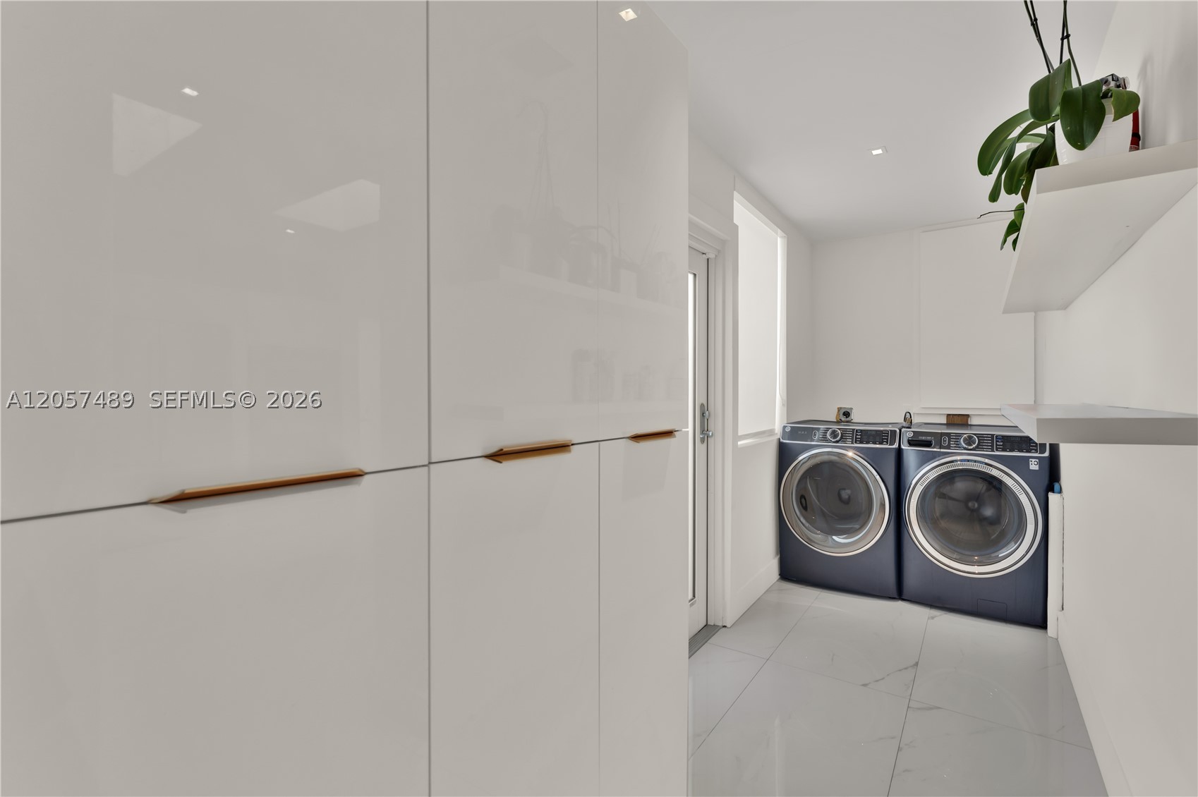 1777 Daytonia Rd, Miami Beach FL 33141