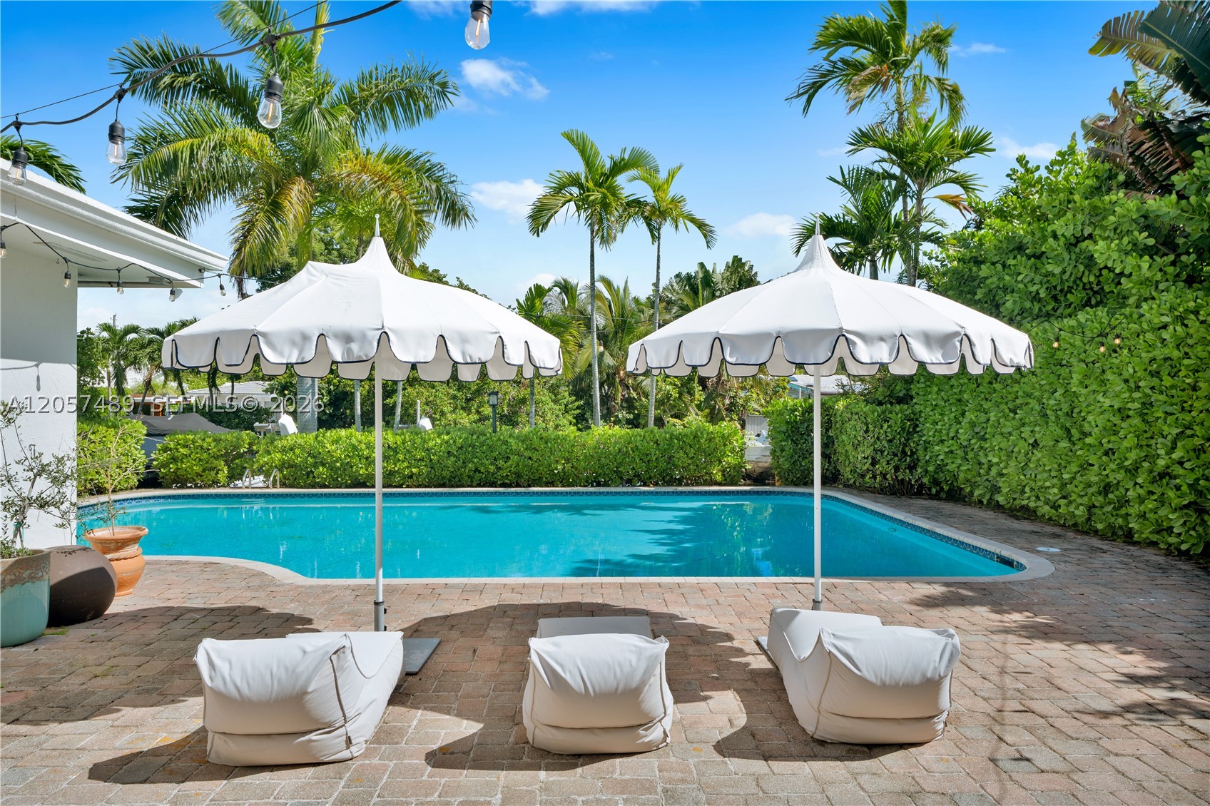 1777 Daytonia Rd, Miami Beach FL 33141