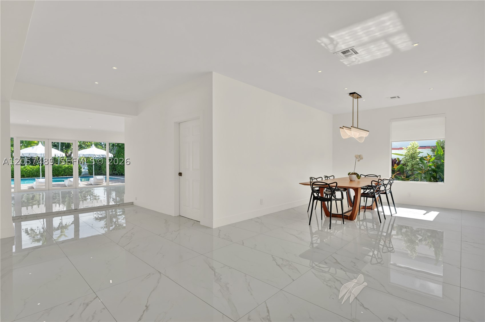 1777 Daytonia Rd, Miami Beach FL 33141