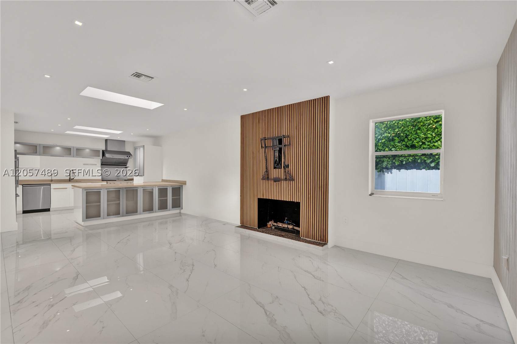 1777 Daytonia Rd, Miami Beach FL 33141