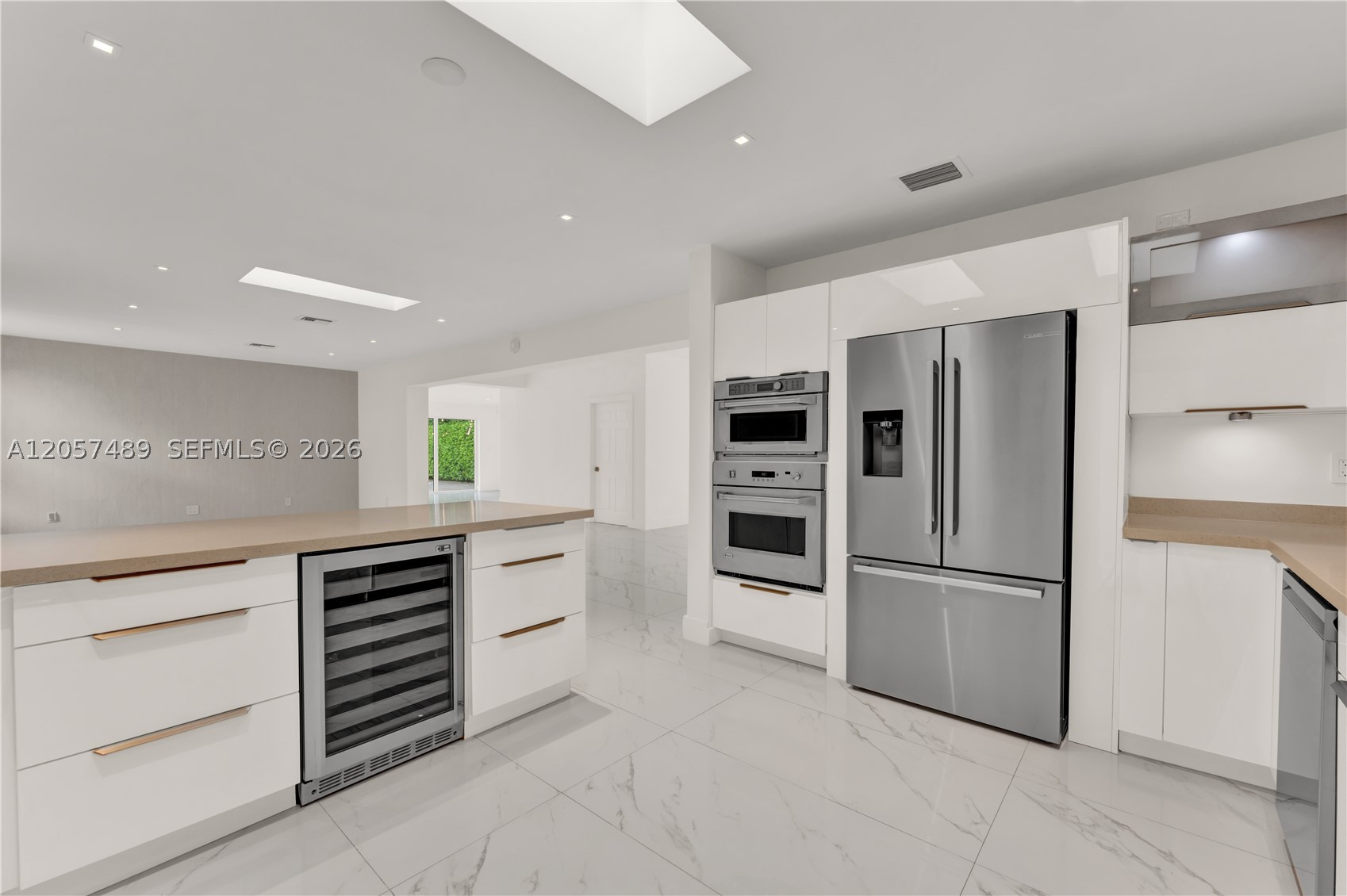1777 Daytonia Rd, Miami Beach FL 33141