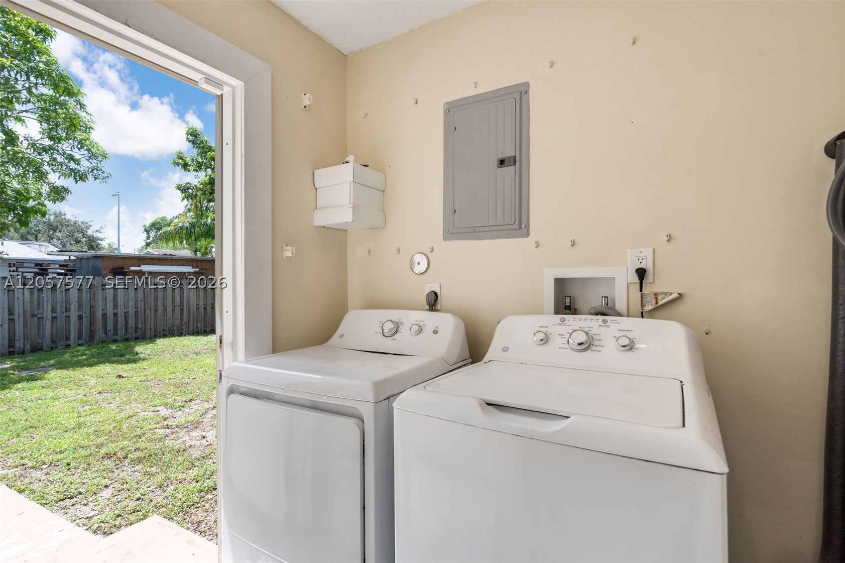 405 SW 77th Ave, North Lauderdale FL 33068