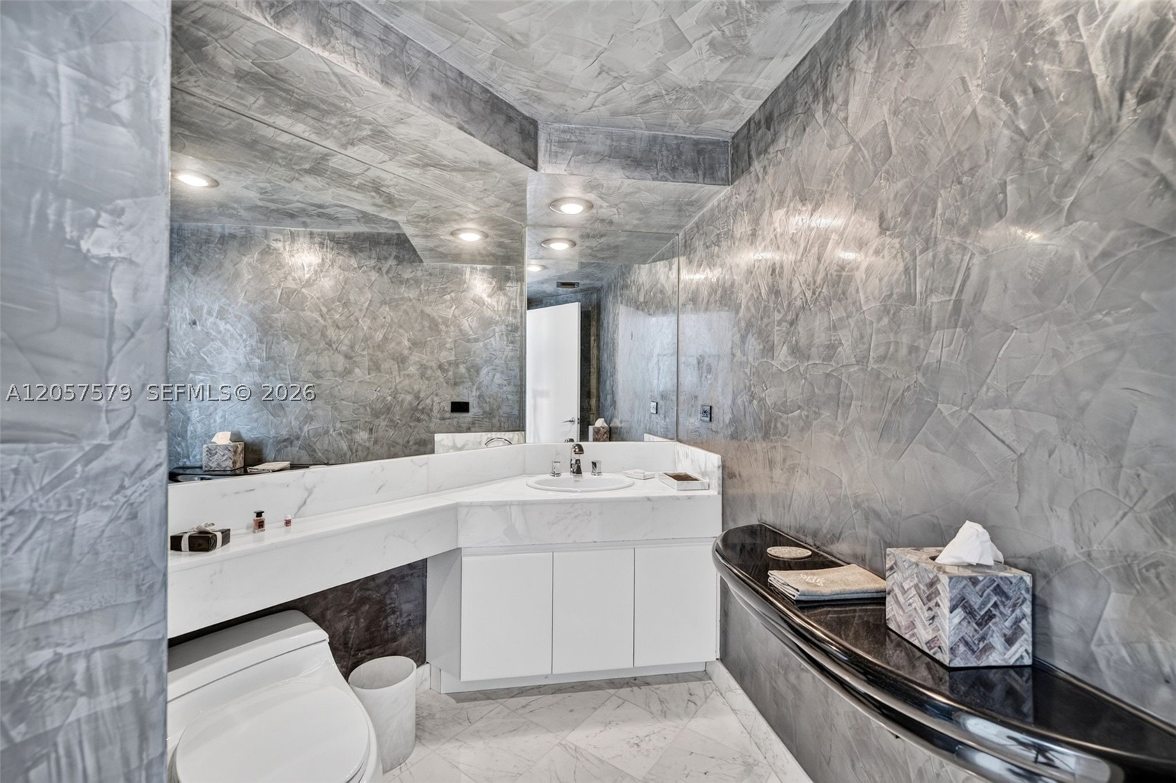 3000 Island Blvd #2506, Aventura FL 33160