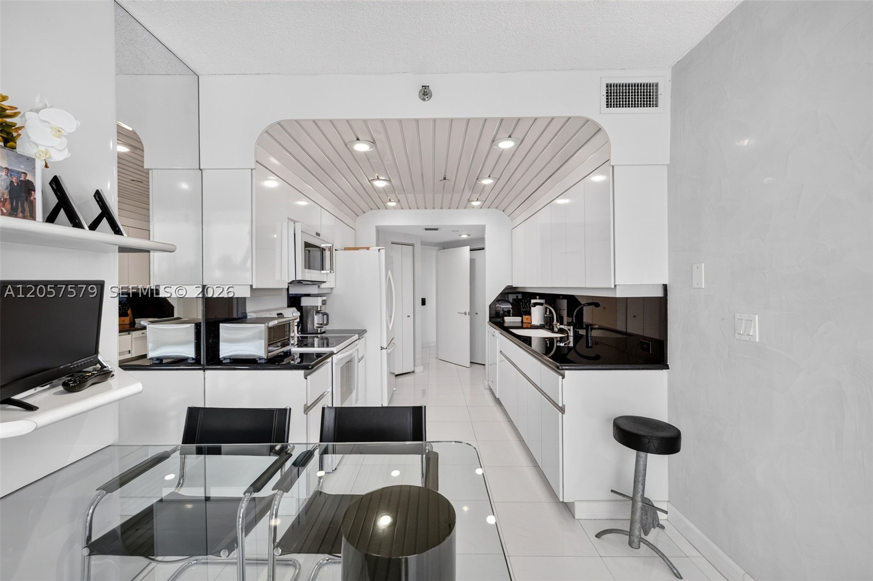 3000 Island Blvd #2506, Aventura FL 33160