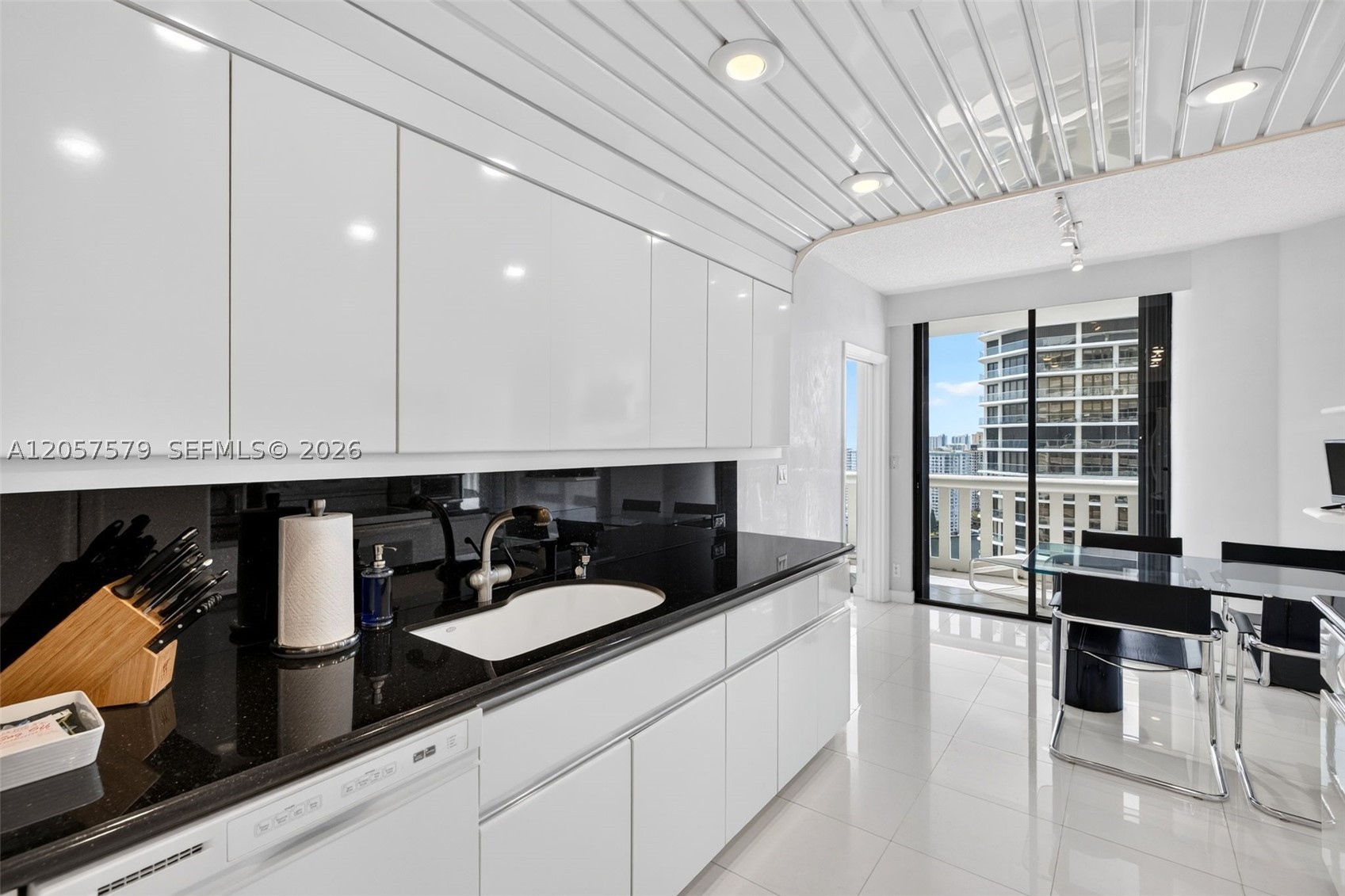 3000 Island Blvd #2506, Aventura FL 33160