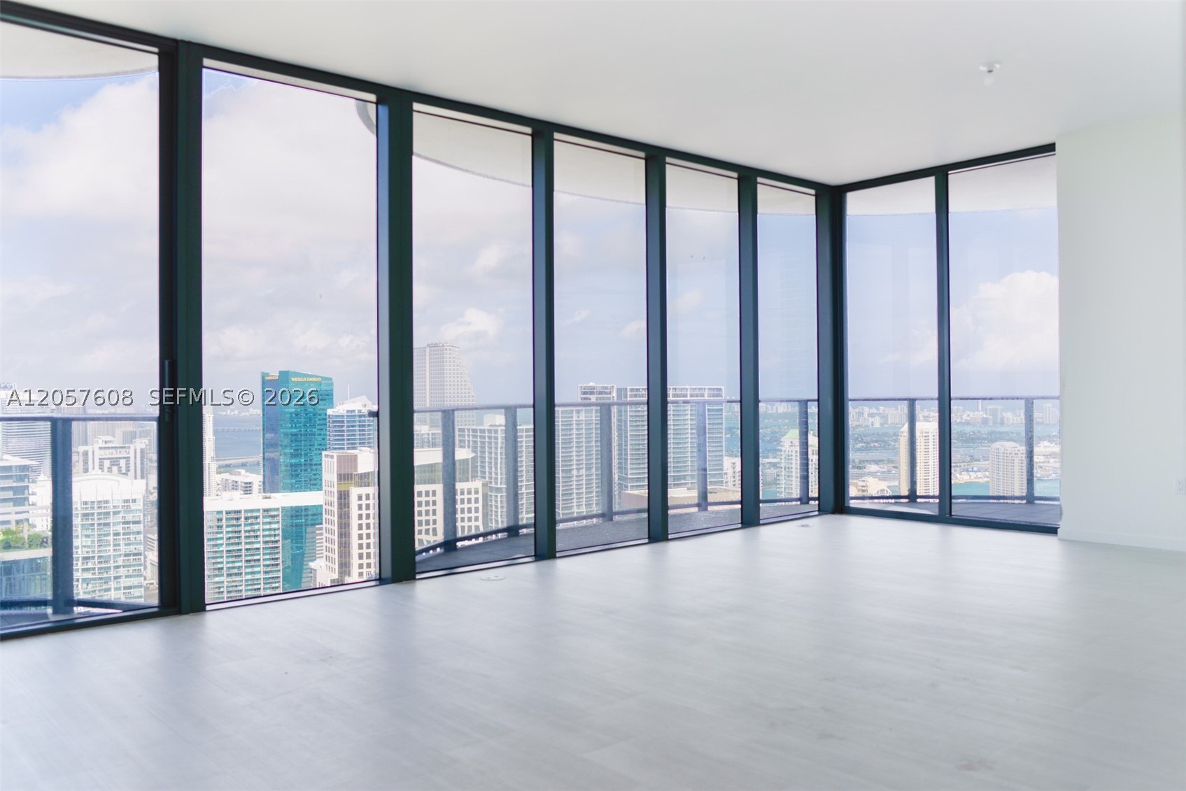 1000 Brickell Plaza #PH5907, Miami FL 33131