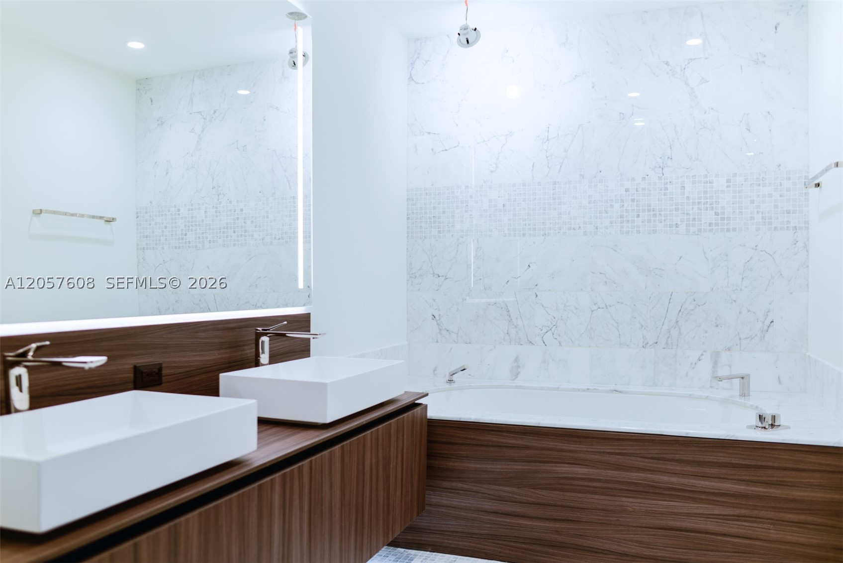 1000 Brickell Plaza #PH5907, Miami FL 33131