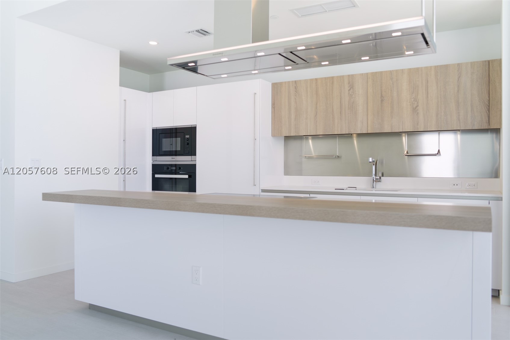 1000 Brickell Plaza #PH5907, Miami FL 33131