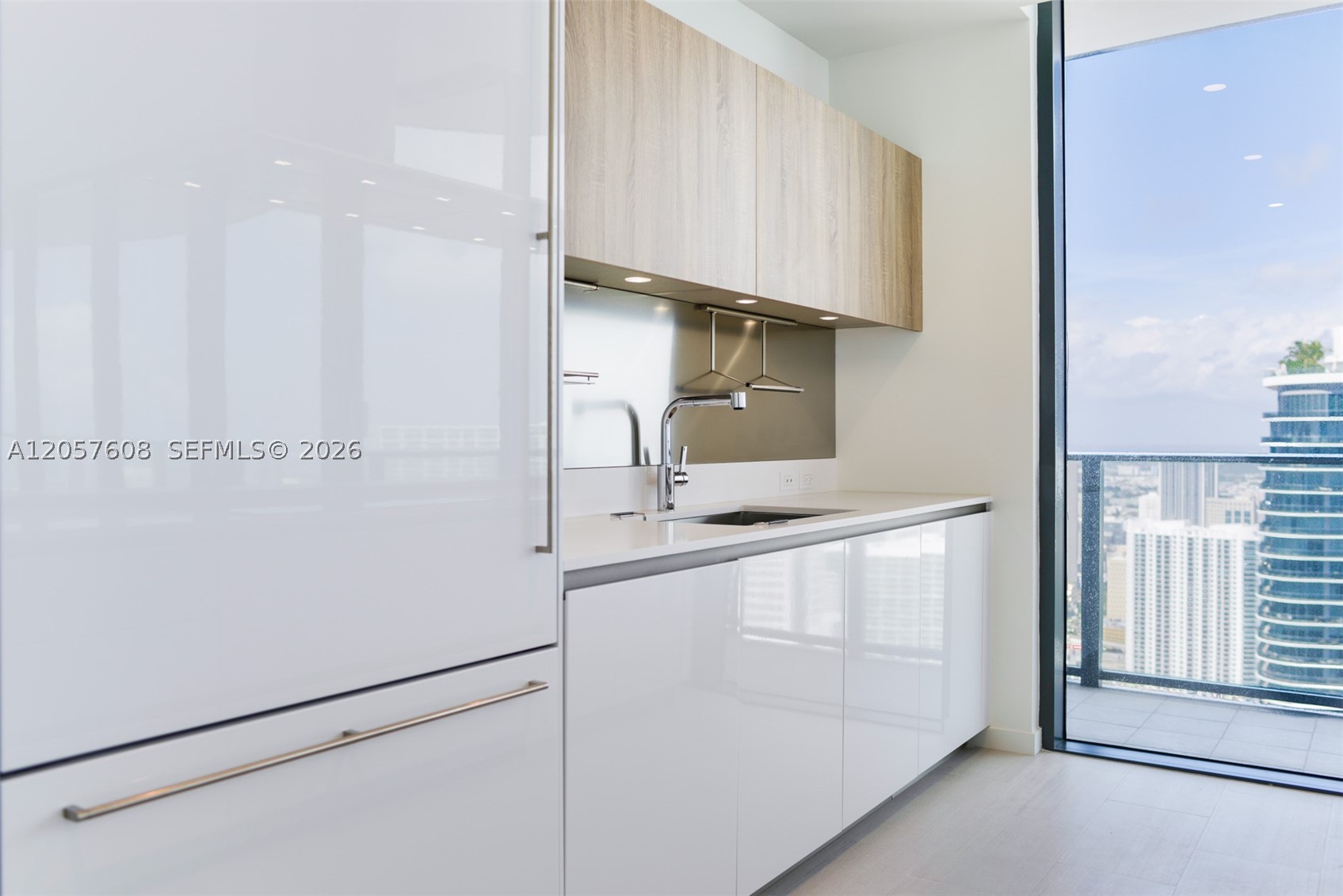 1000 Brickell Plaza #PH5907, Miami FL 33131