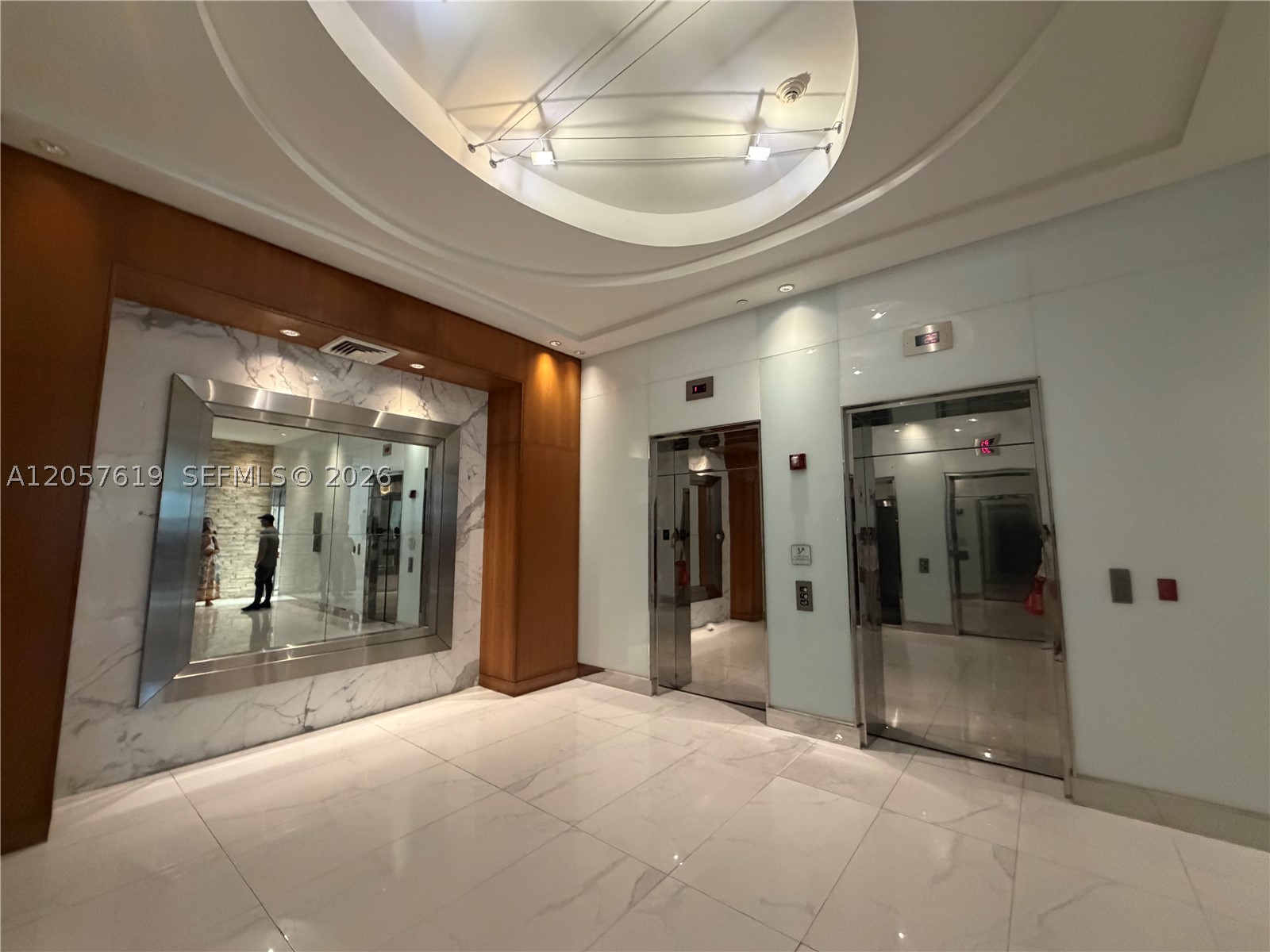 41 SE 5th St #404, Miami FL 33131