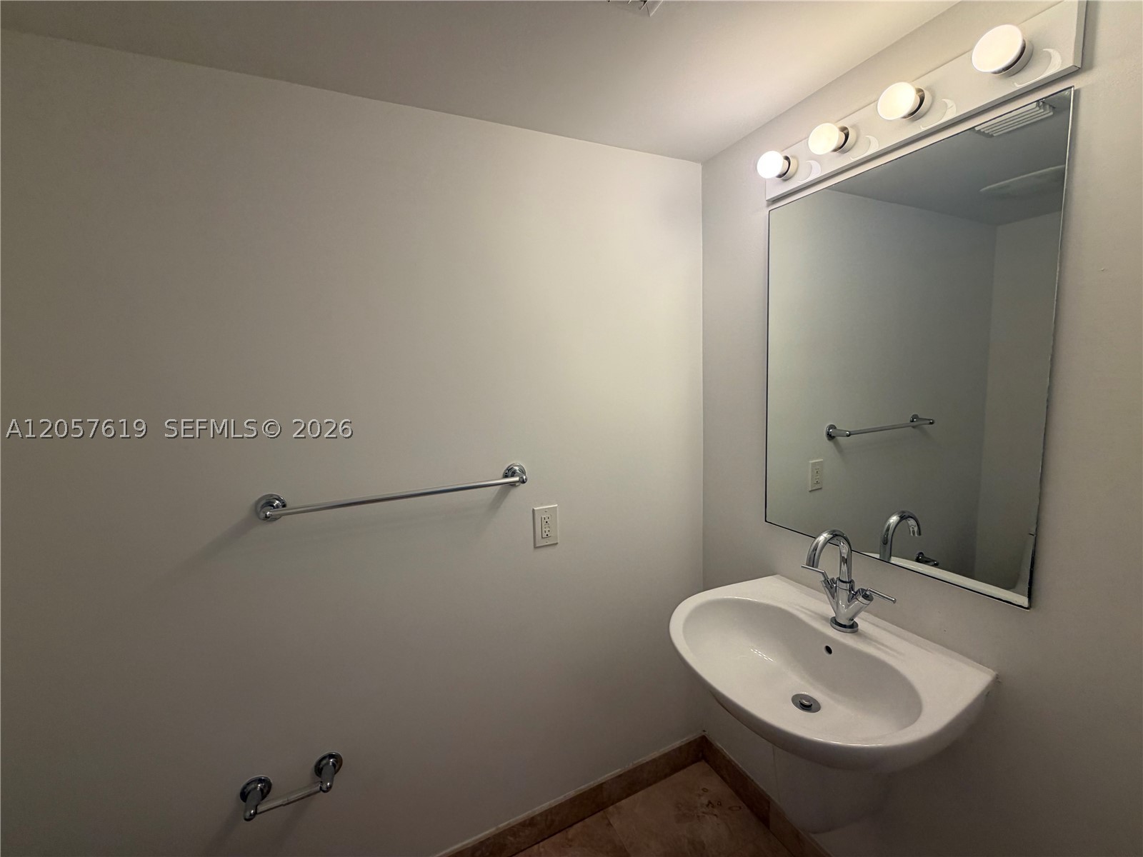 41 SE 5th St #404, Miami FL 33131