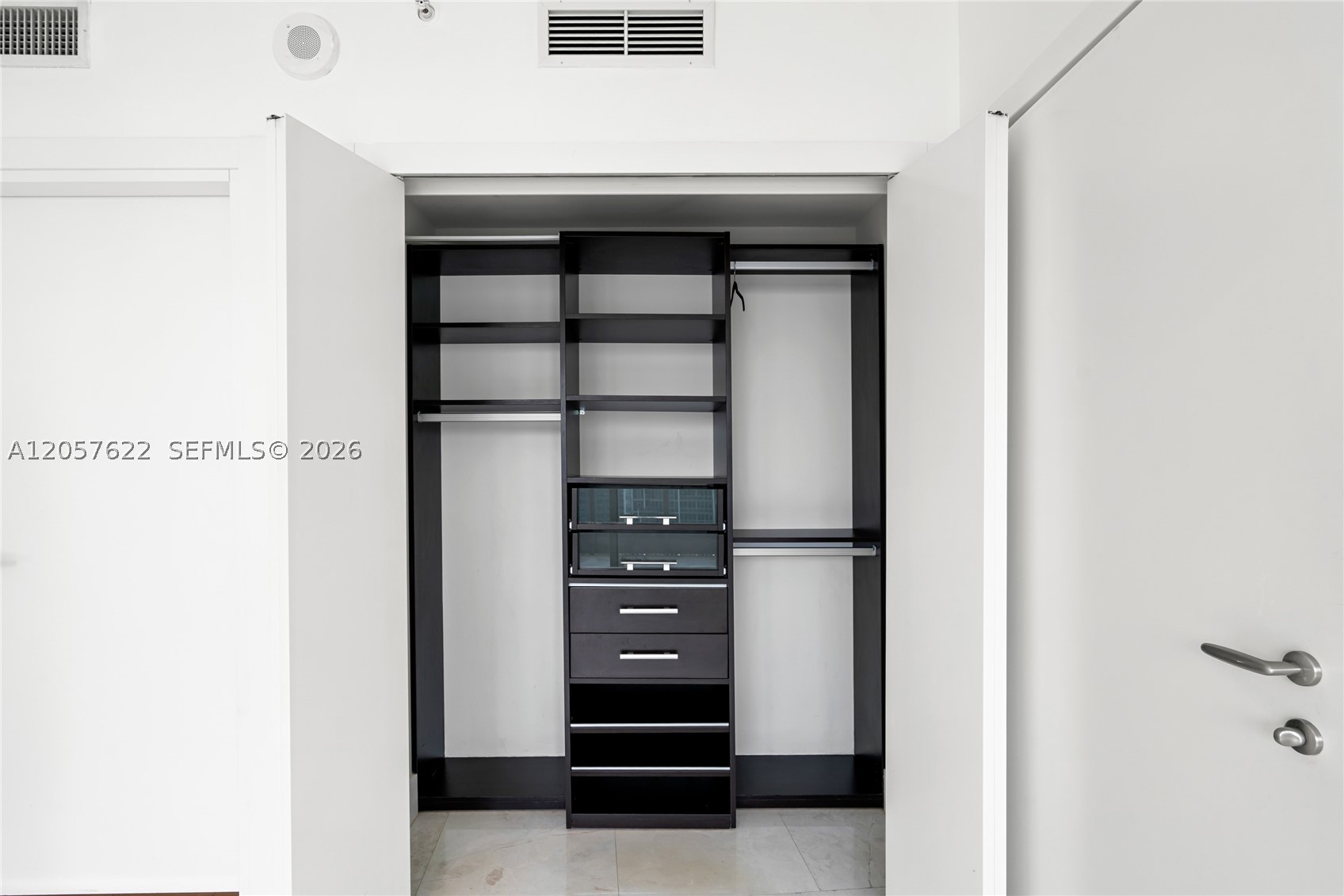 200 Biscayne Boulevard Way #4004, Miami FL 33131