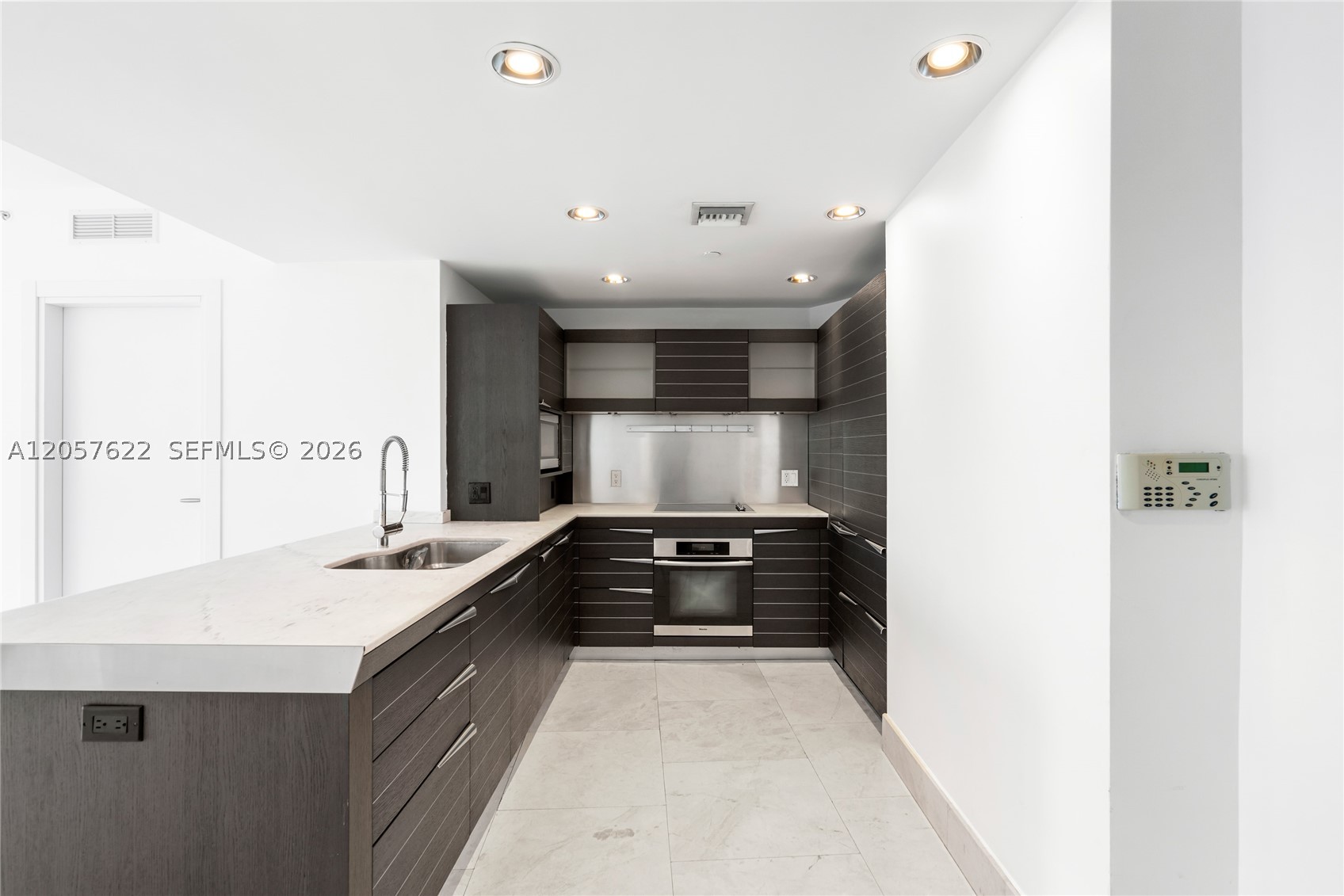 200 Biscayne Boulevard Way #4004, Miami FL 33131