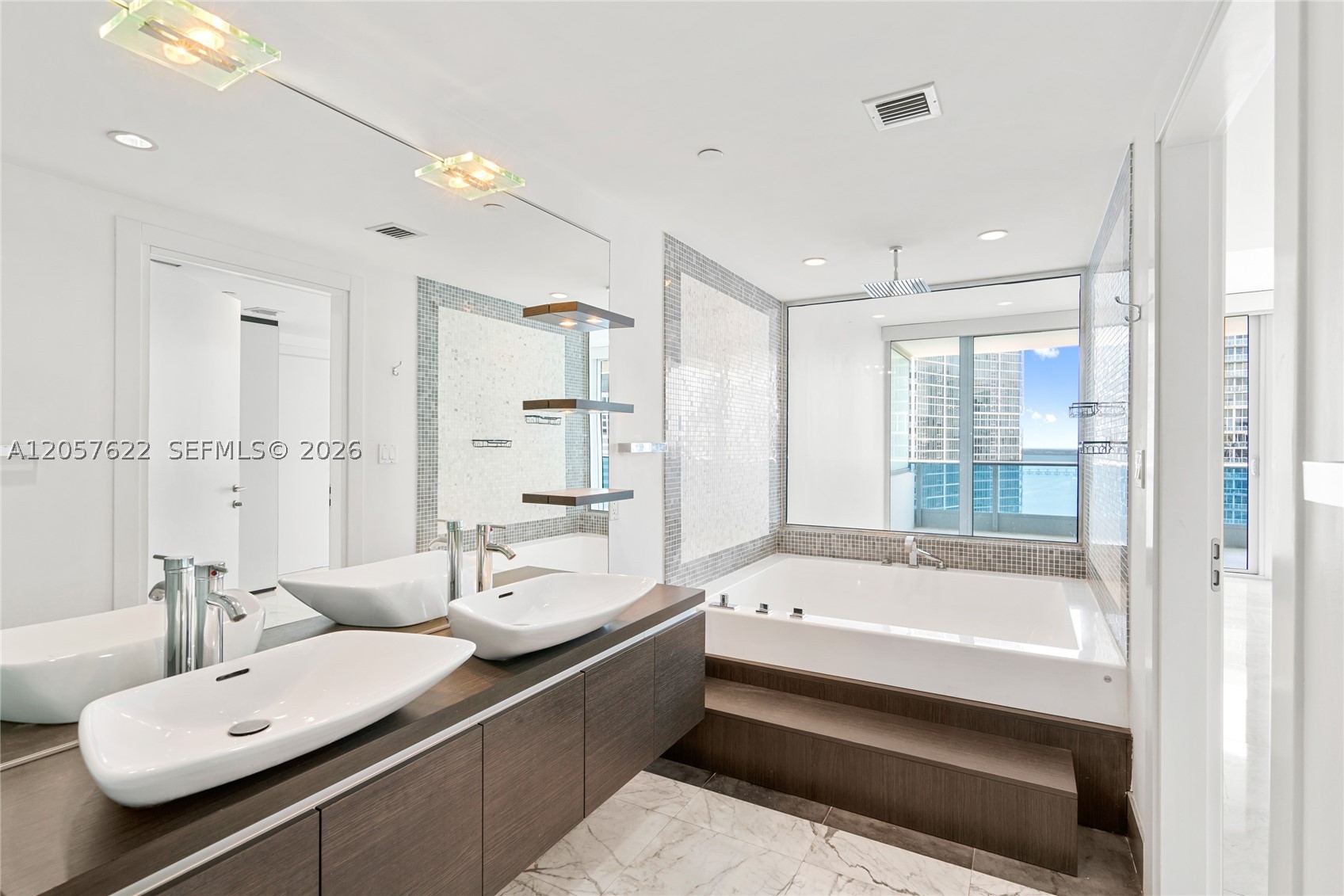 200 Biscayne Boulevard Way #4004, Miami FL 33131