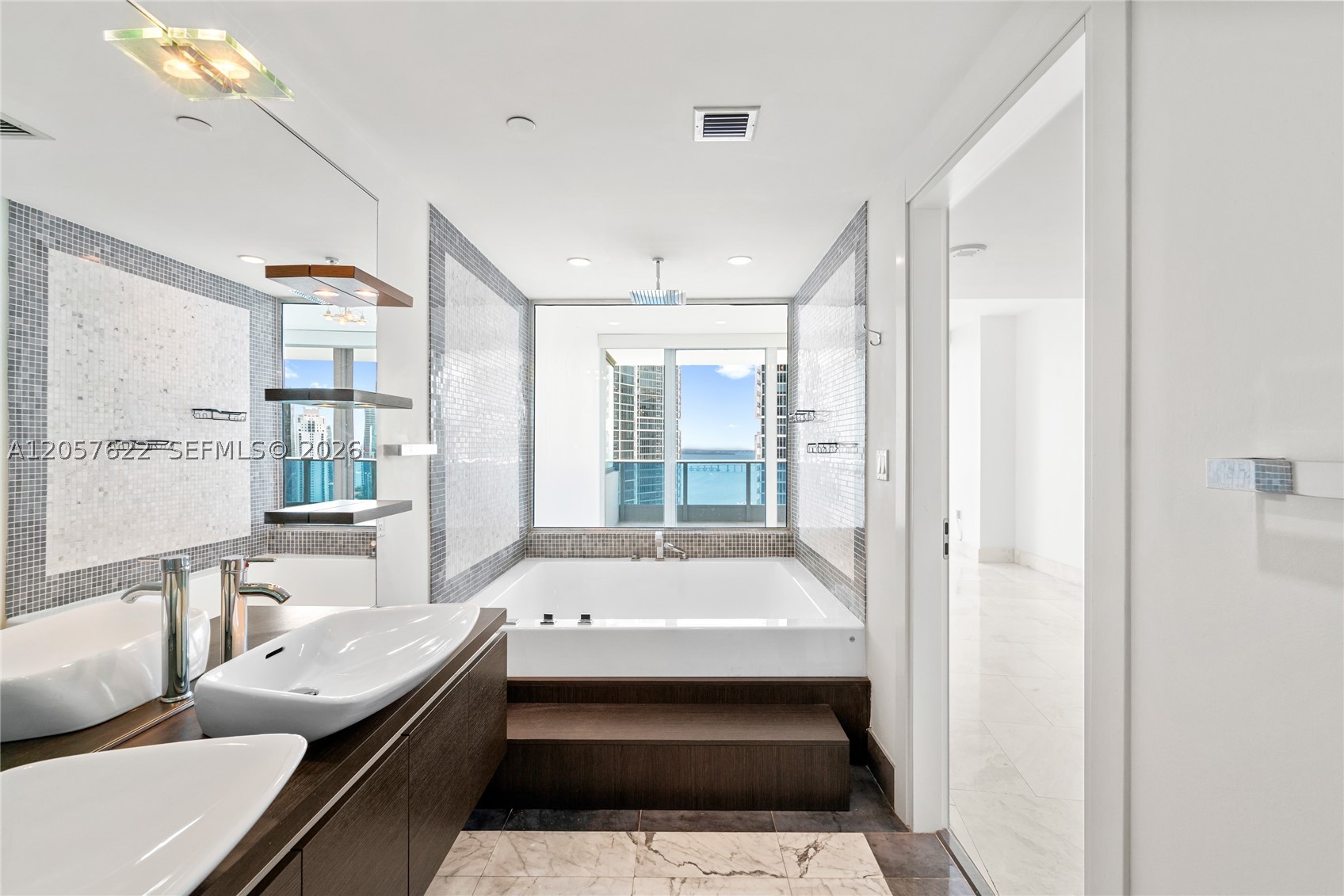 200 Biscayne Boulevard Way #4004, Miami FL 33131