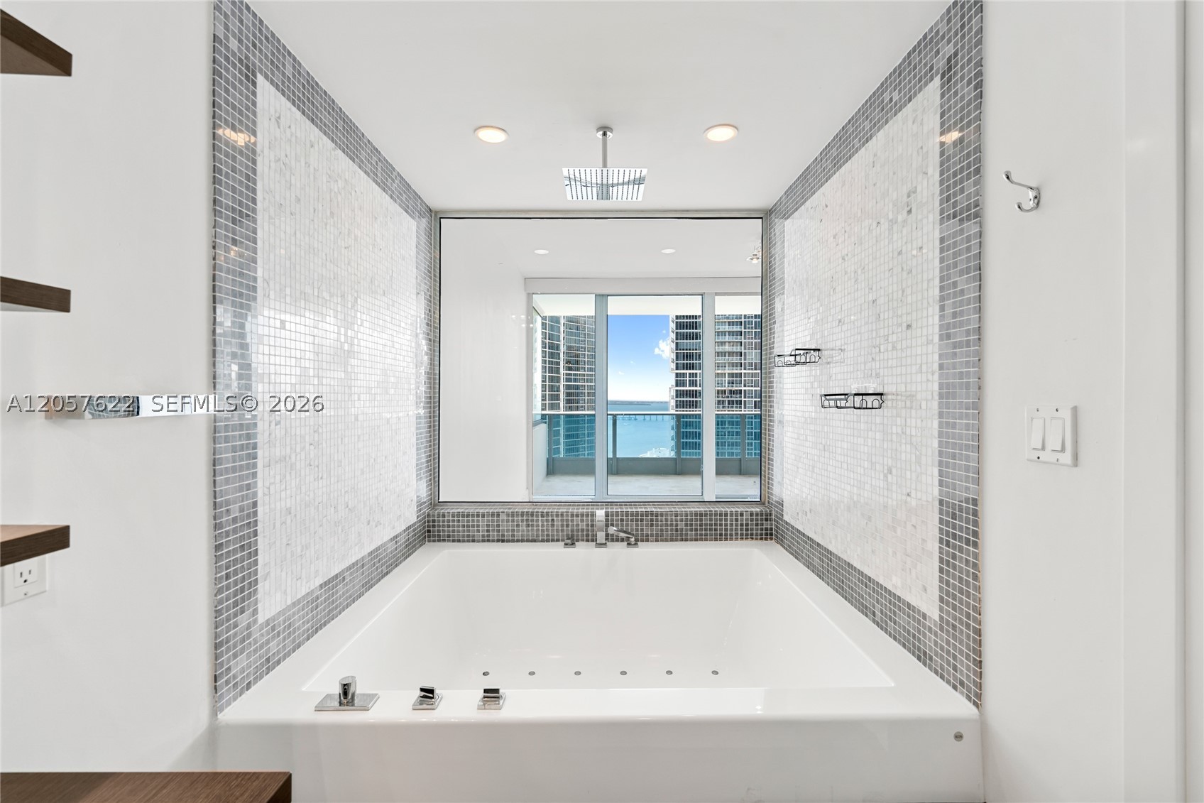 200 Biscayne Boulevard Way #4004, Miami FL 33131