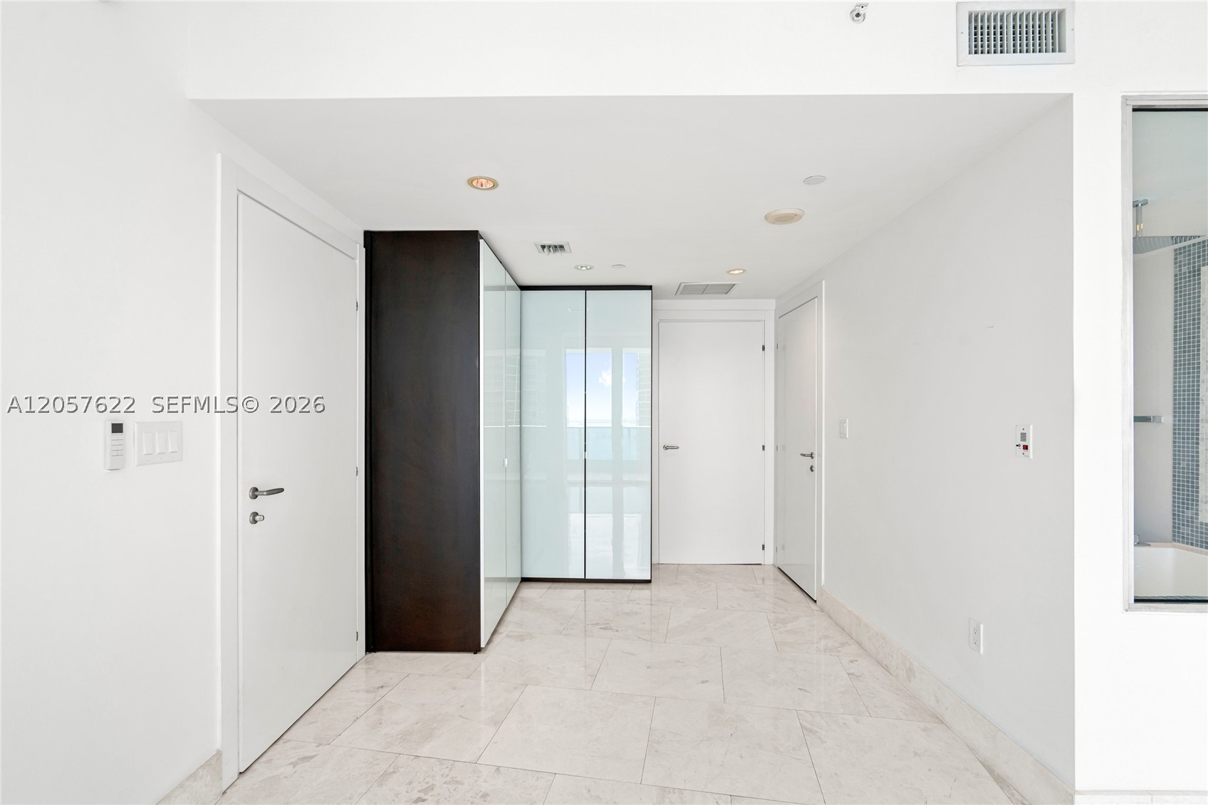 200 Biscayne Boulevard Way #4004, Miami FL 33131